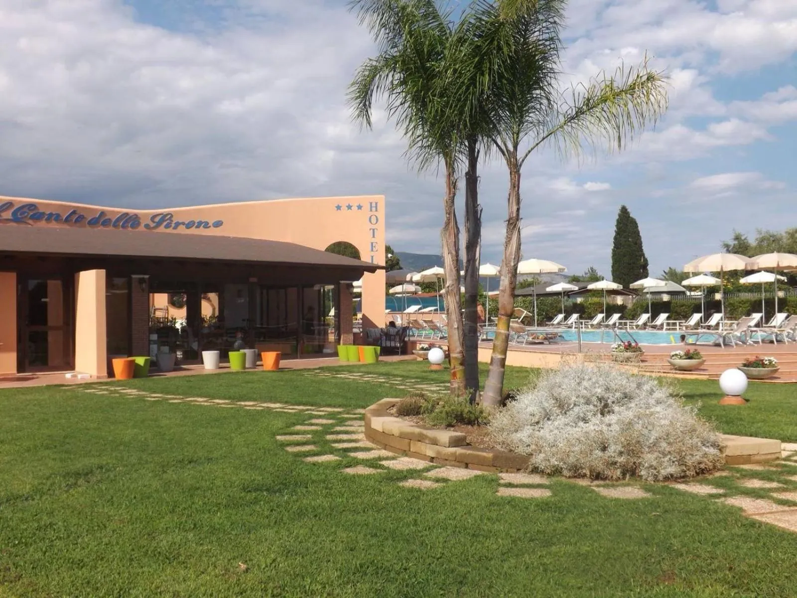Property building in Hotel Ristorante Al Canto delle Sirene