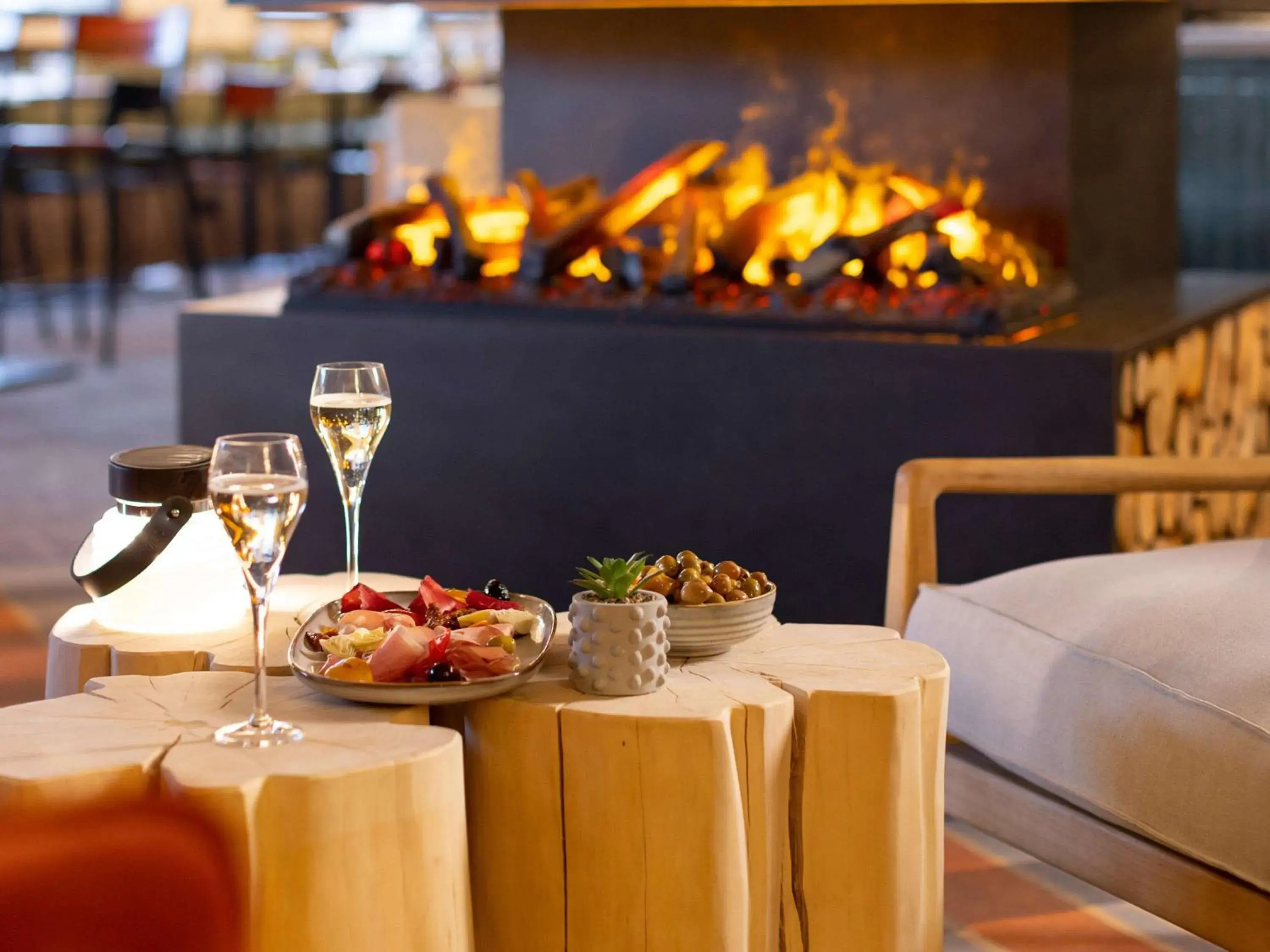 Lounge or bar in ibis Styles Les Houches Chamonix Lounge or bar in ibis Styles Les Houches Chamonix