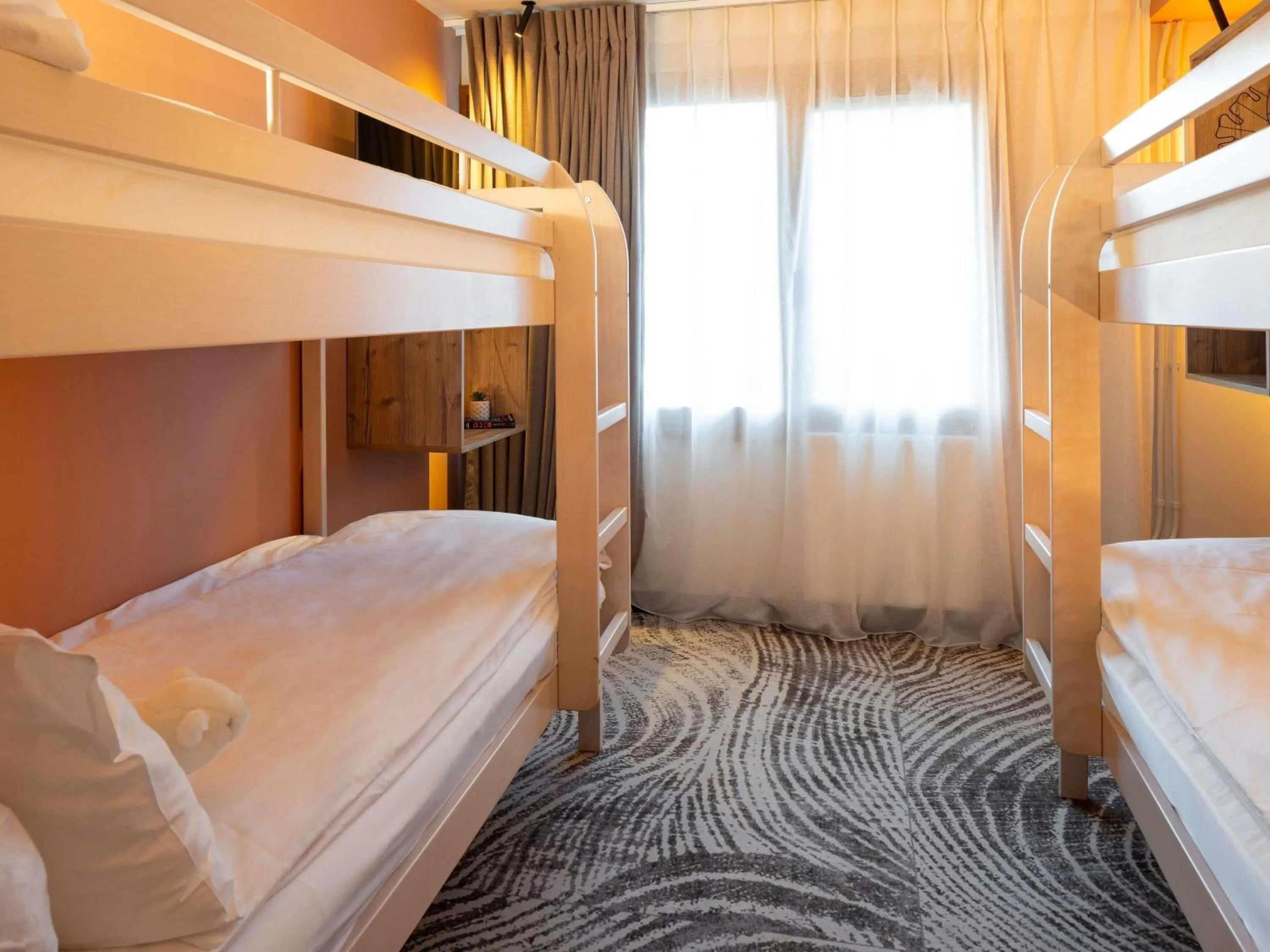 Bedroom, Bed in ibis Styles Les Houches Chamonix