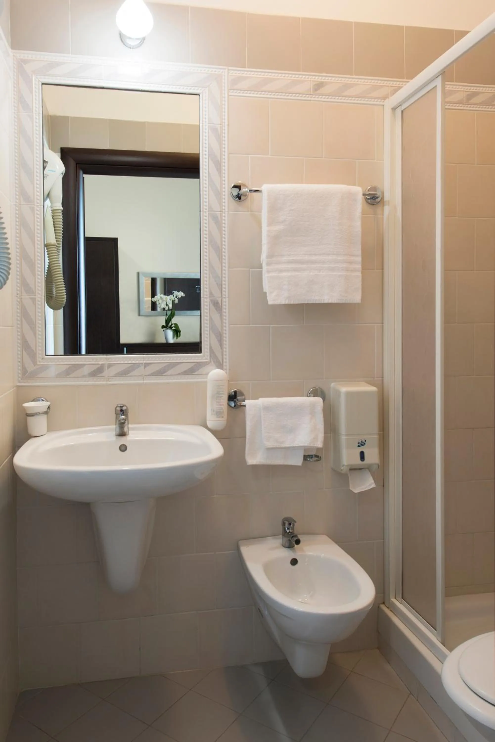 Shower in Grand Hotel Adriatico