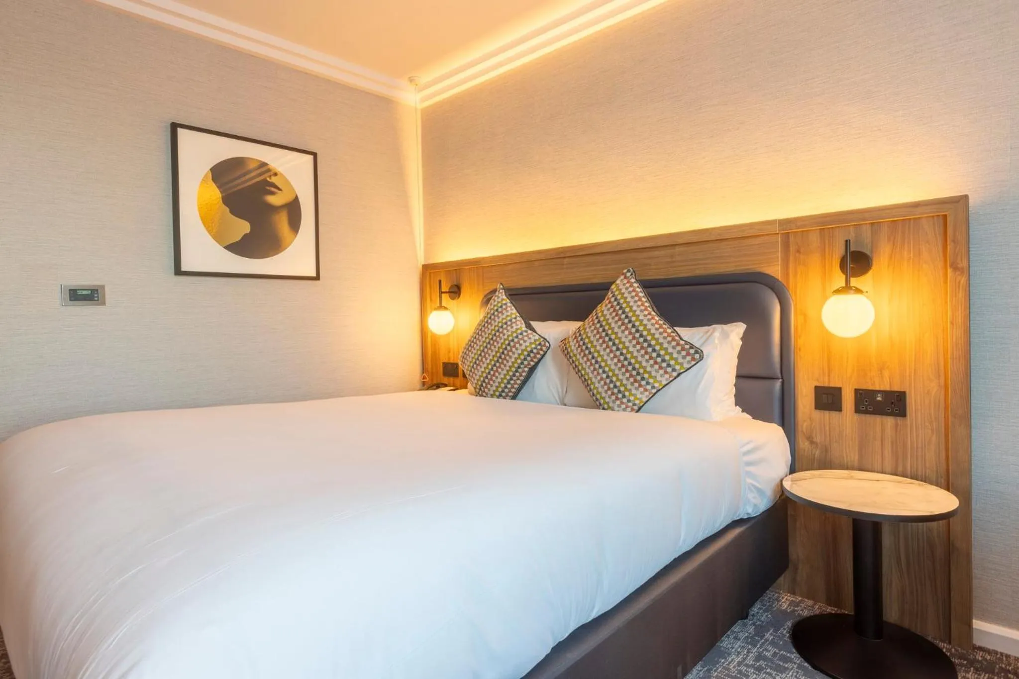 Photo of the whole room, Bed in Crowne Plaza Birmingham NEC by IHG