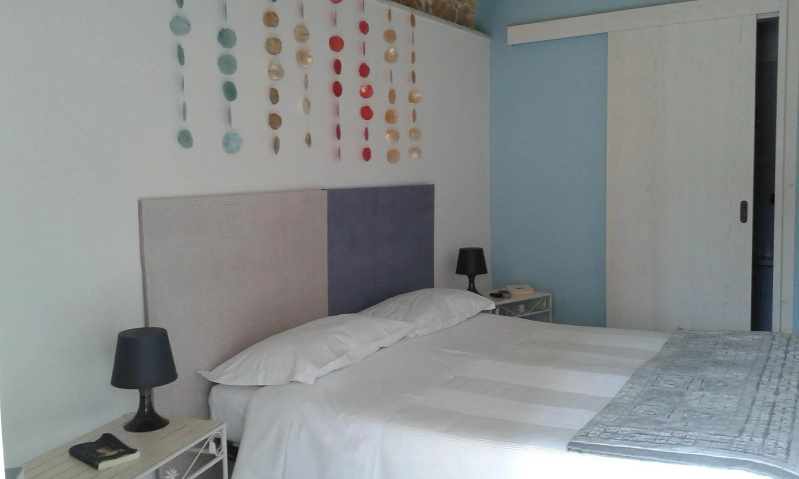 Photo of the whole room, Bed in Chicchi Di Melograno