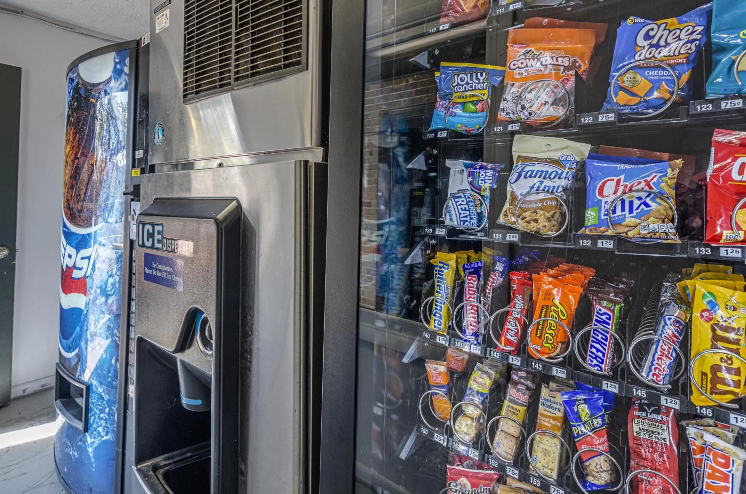 Other, Supermarket/Shops in Motel 6-Hillsville, VA