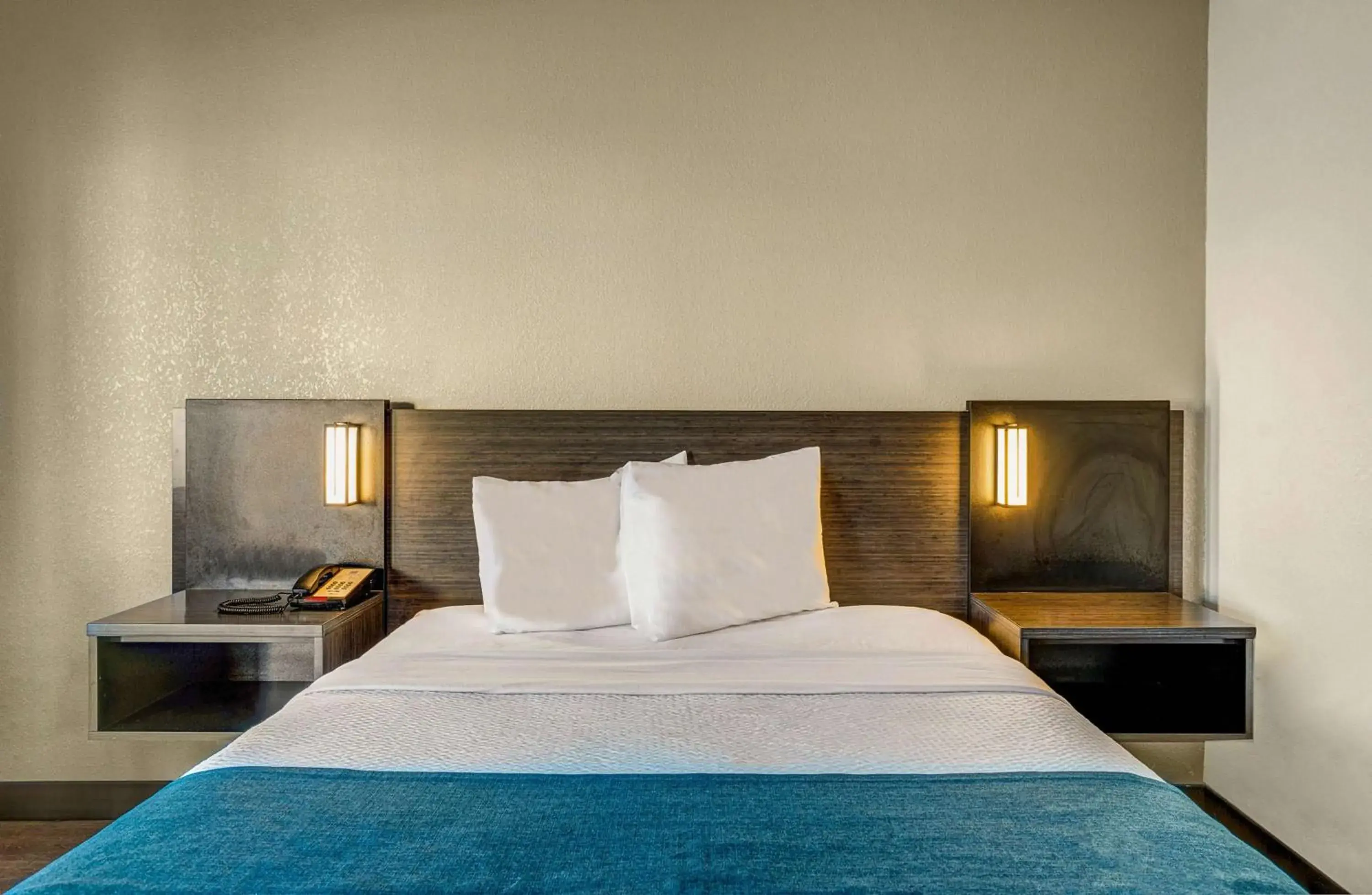 Photo of the whole room in Motel 6-Hillsville, VA Photo of the whole room in Motel 6-Hillsville, VA