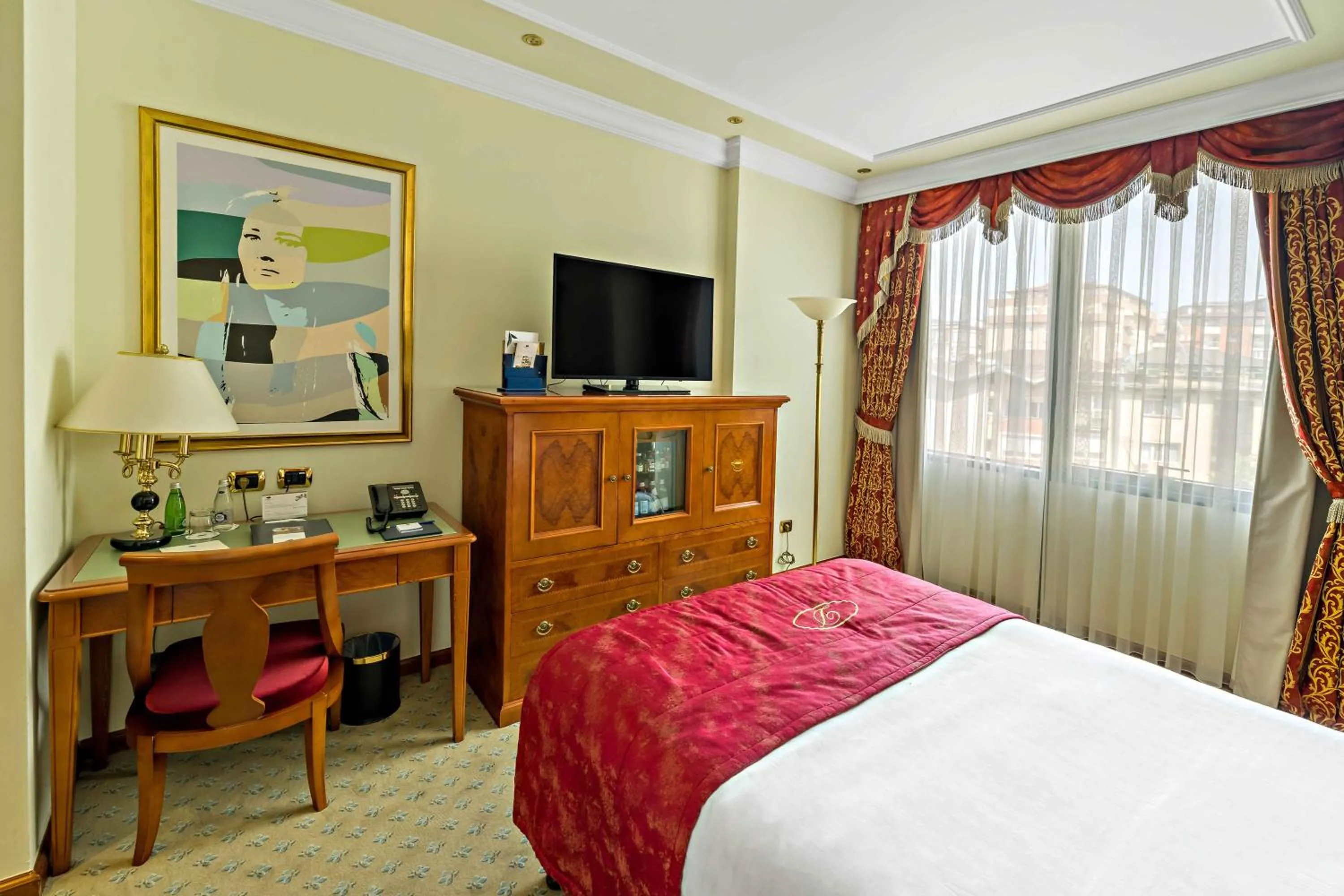 Bedroom, Bed in Swiss Diamond Hotel Prishtina