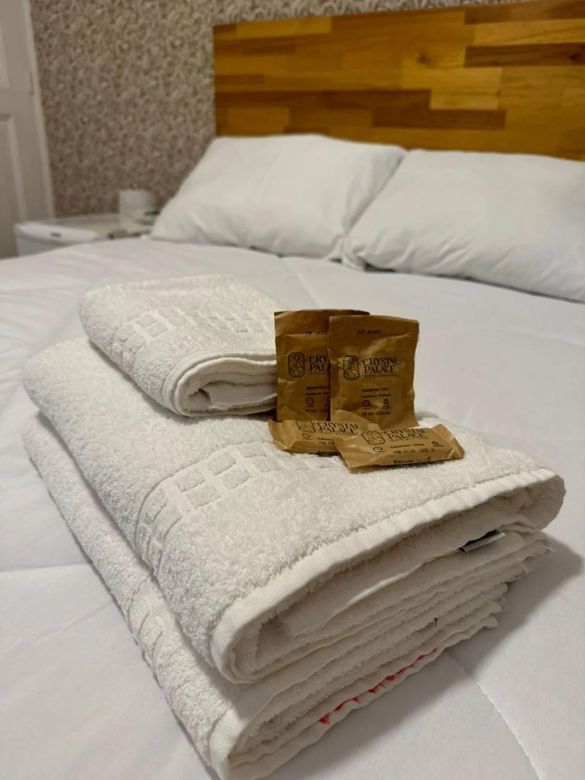 Bedroom, Bed in Pousada Crystal Palace