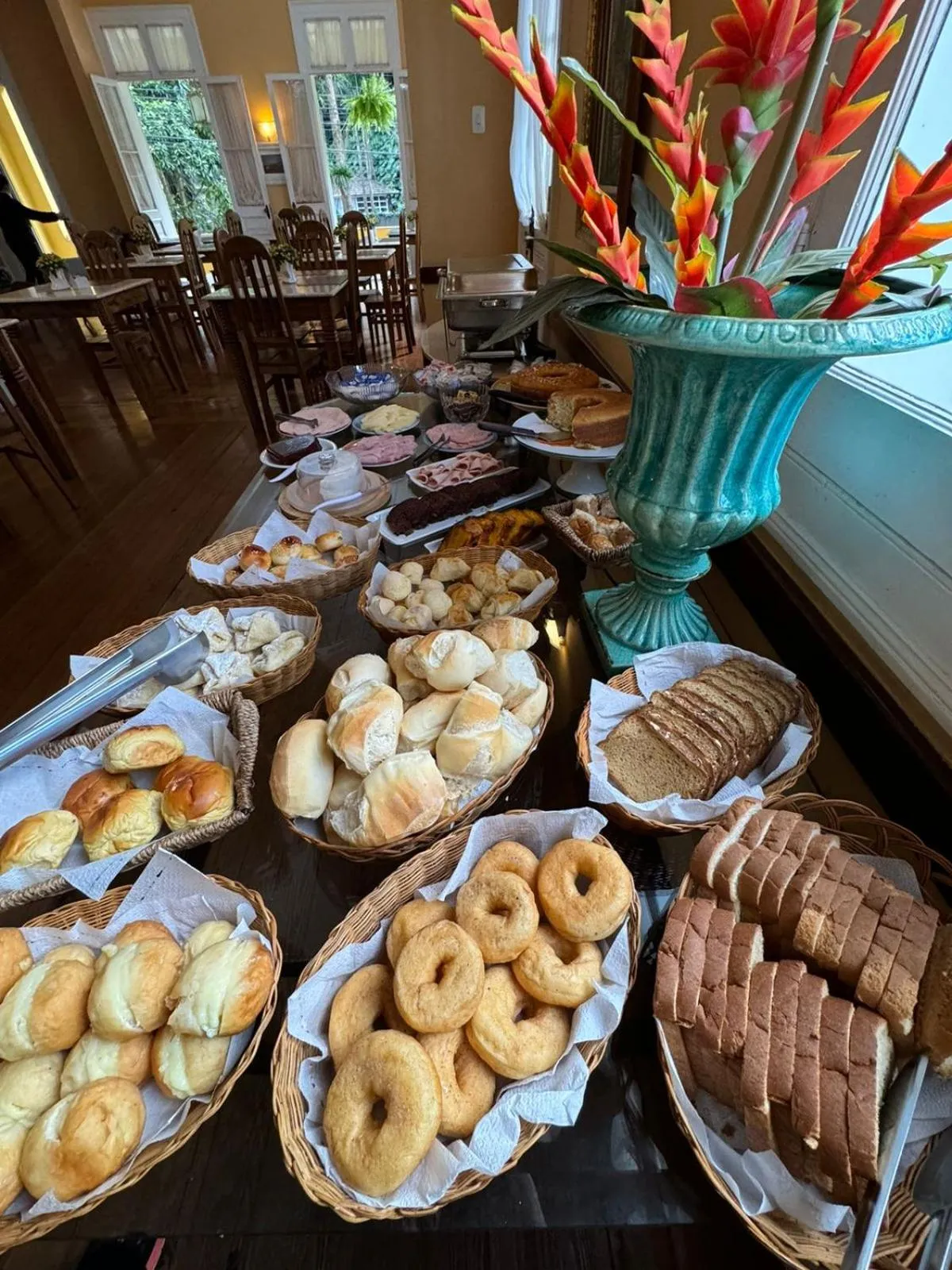 Buffet breakfast in Pousada Crystal Palace