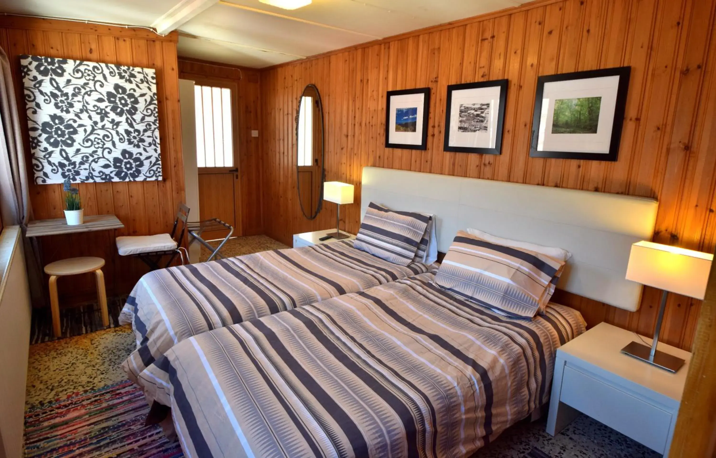 Mountain view, Bed in Christys Palace Hotel Mountain view, Bed in Christys Palace Hotel