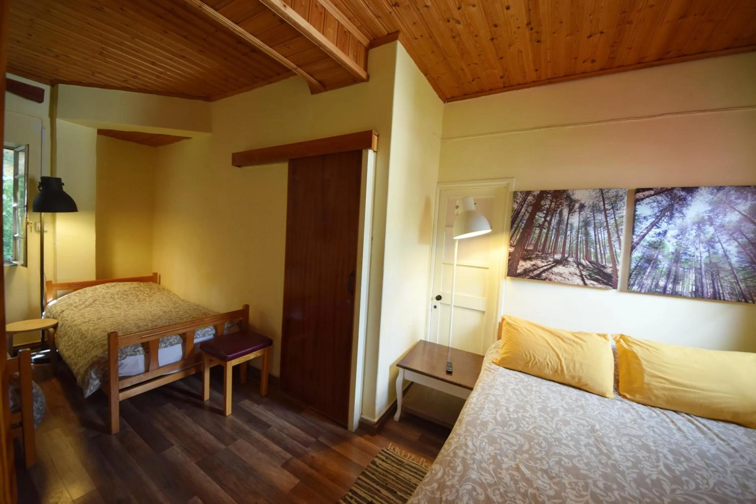 Photo of the whole room, Bed in Christys Palace Hotel