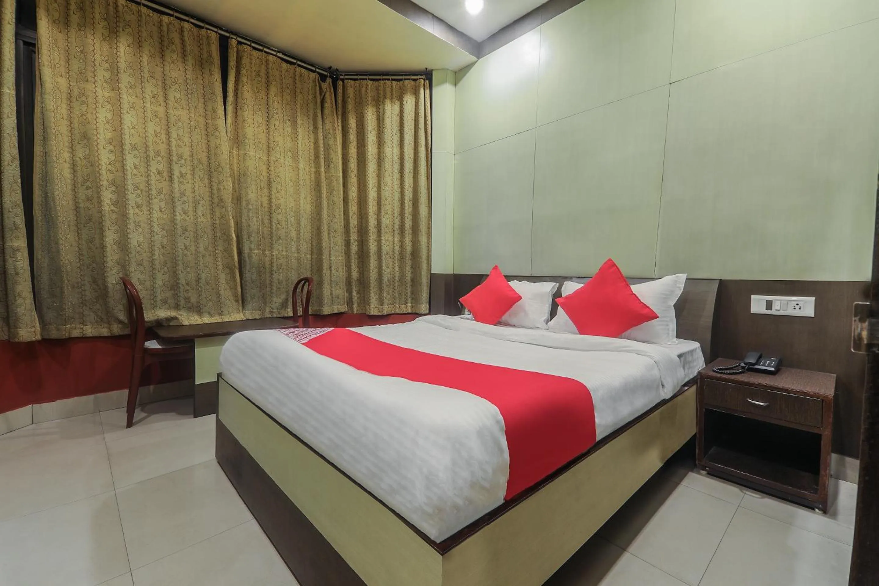 Bedroom, Bed in Hotel O Golden Peak