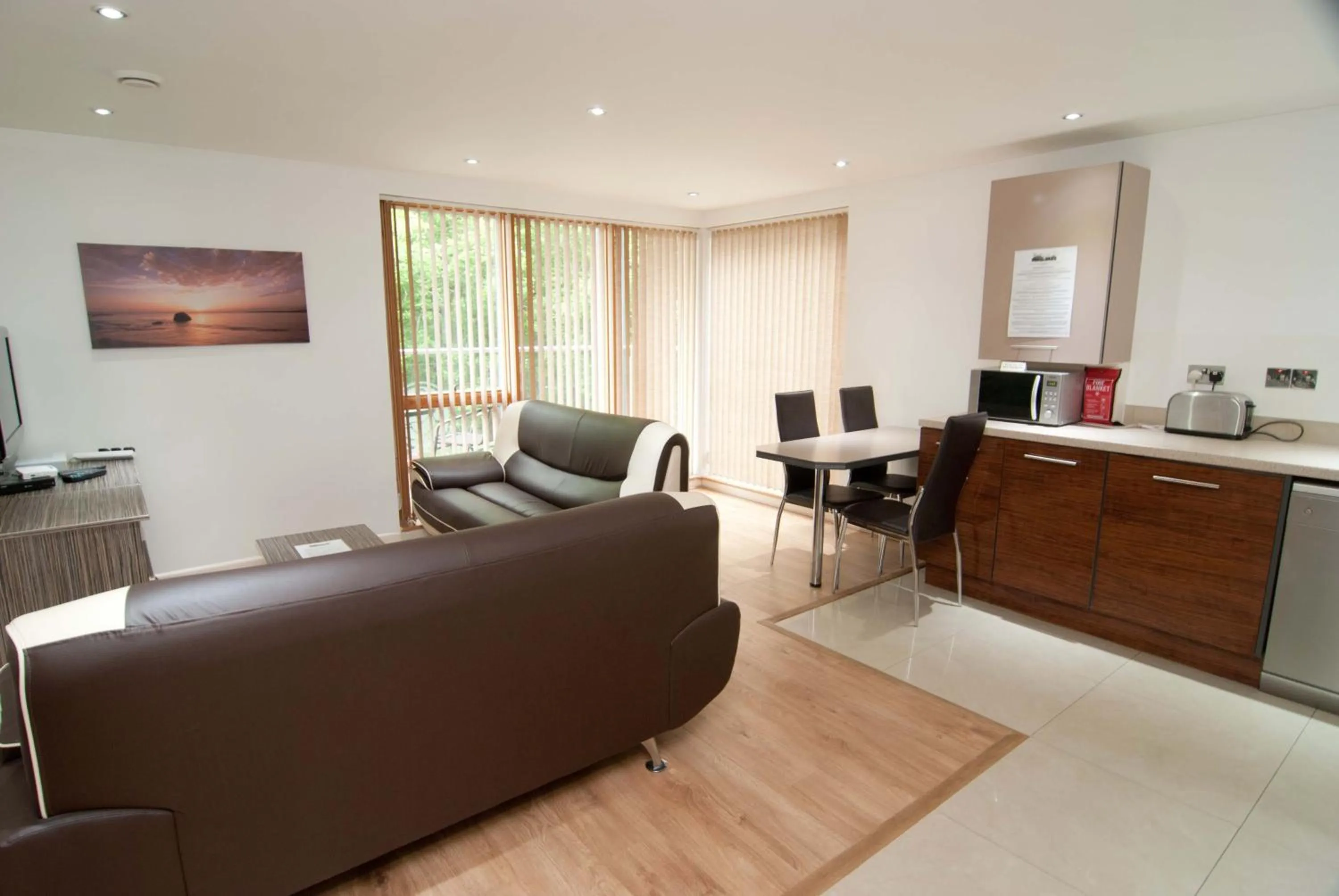 Dining area in Southampton Serviced Apartments