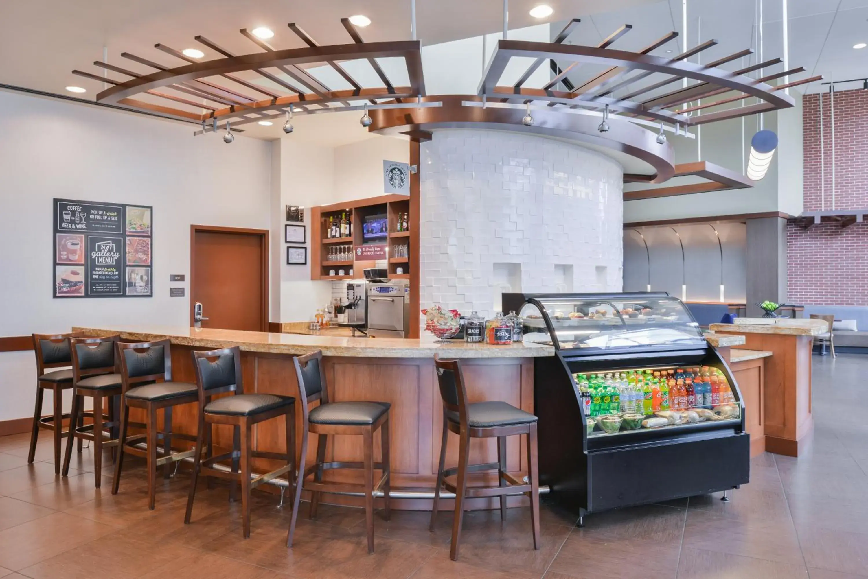 Lounge or bar in Hyatt Place Herndon Dulles Airport - East Lounge or bar in Hyatt Place Herndon Dulles Airport - East