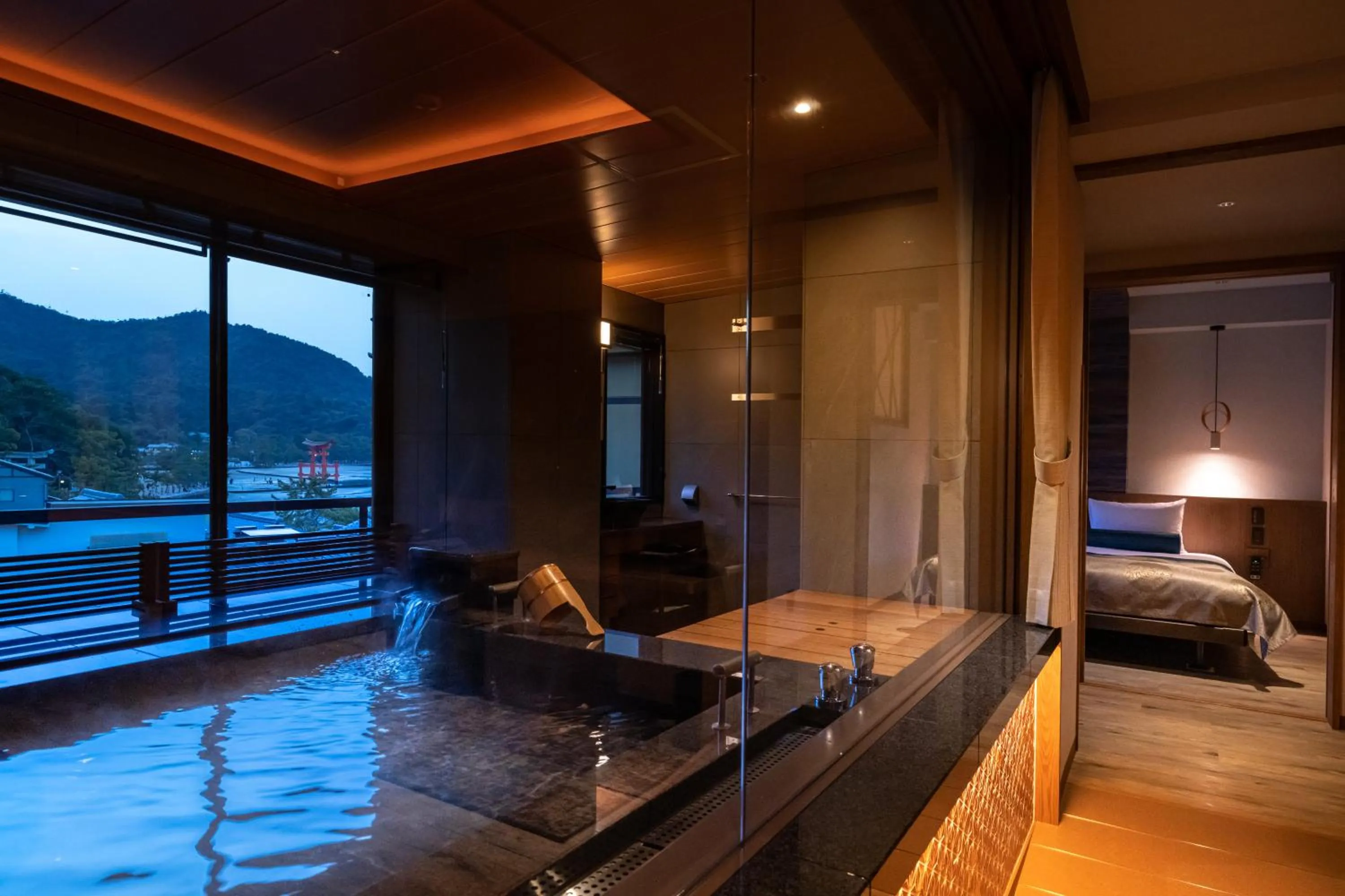 Hot Spring Bath, Bed in Kinsuikan