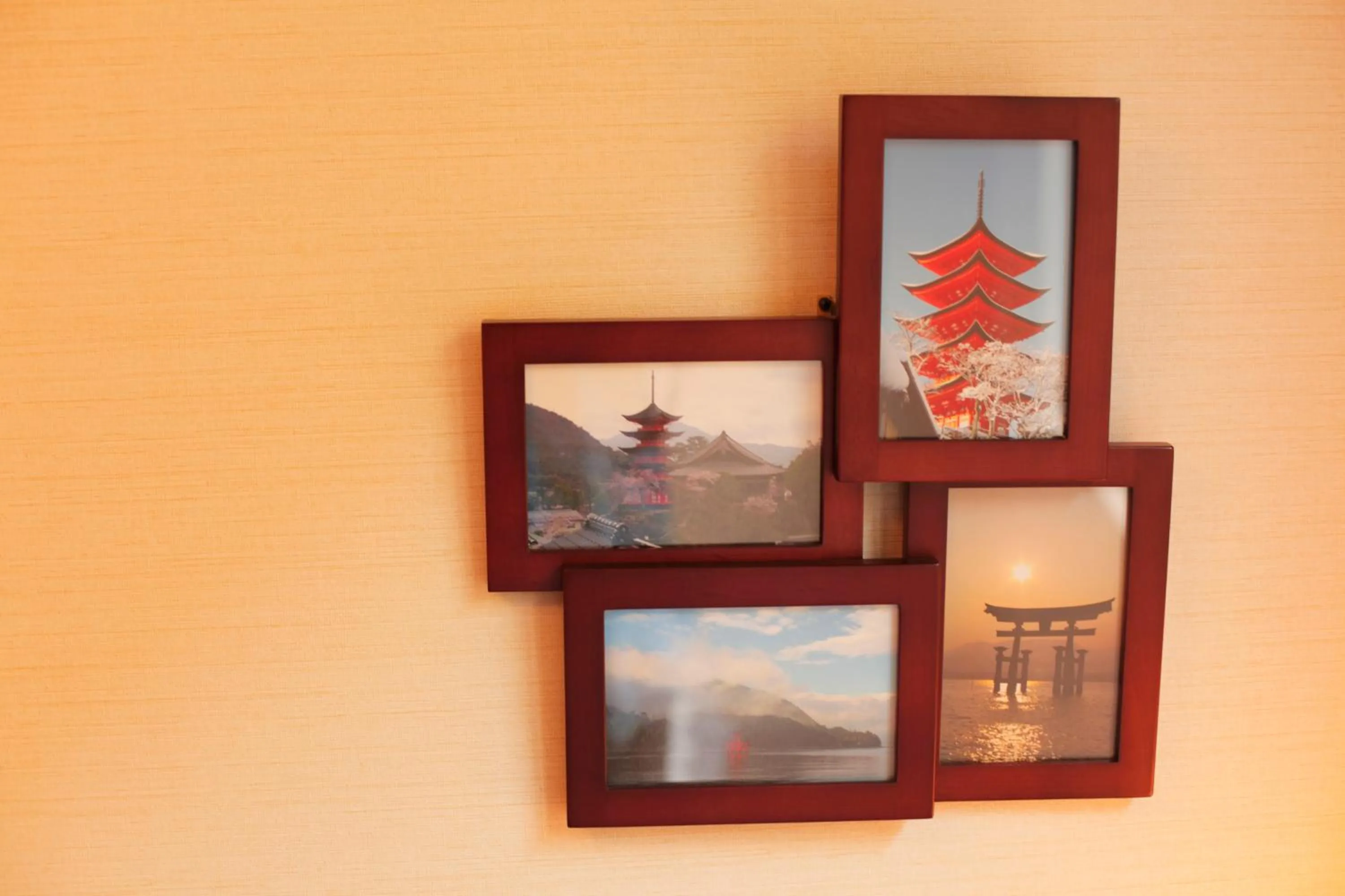 Decorative detail in Kinsuikan