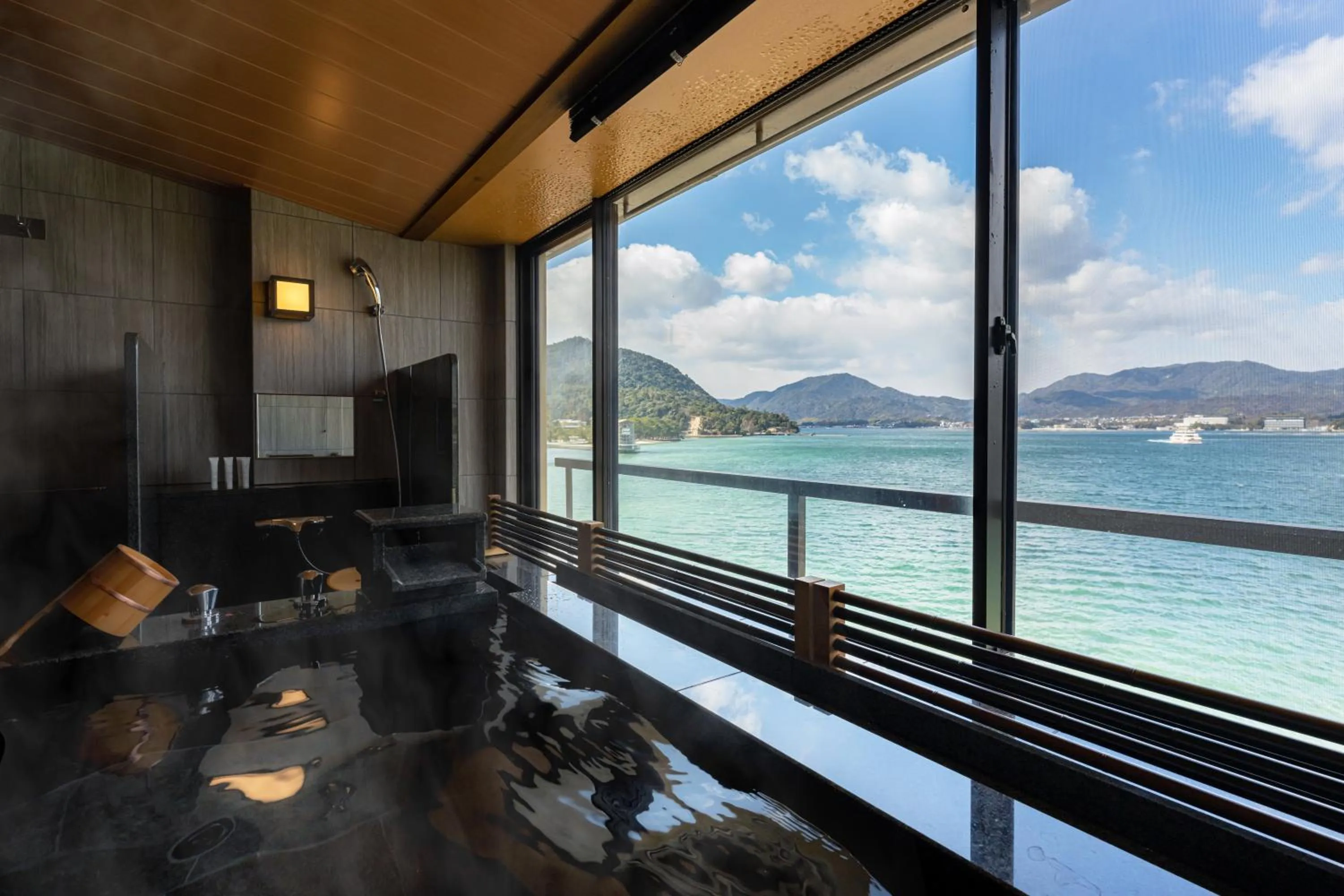 Hot Spring Bath in Kinsuikan