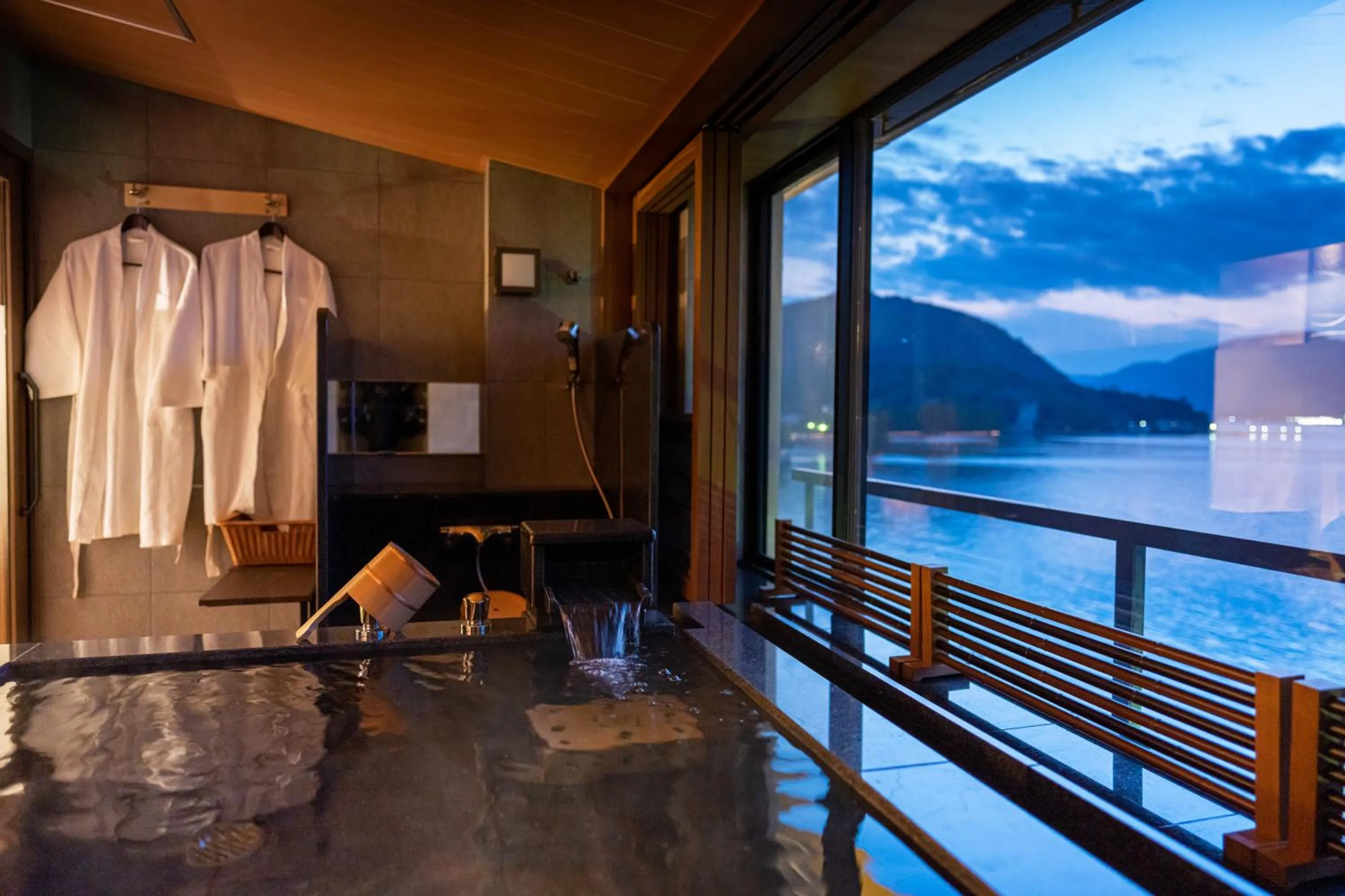 Hot Spring Bath in Kinsuikan