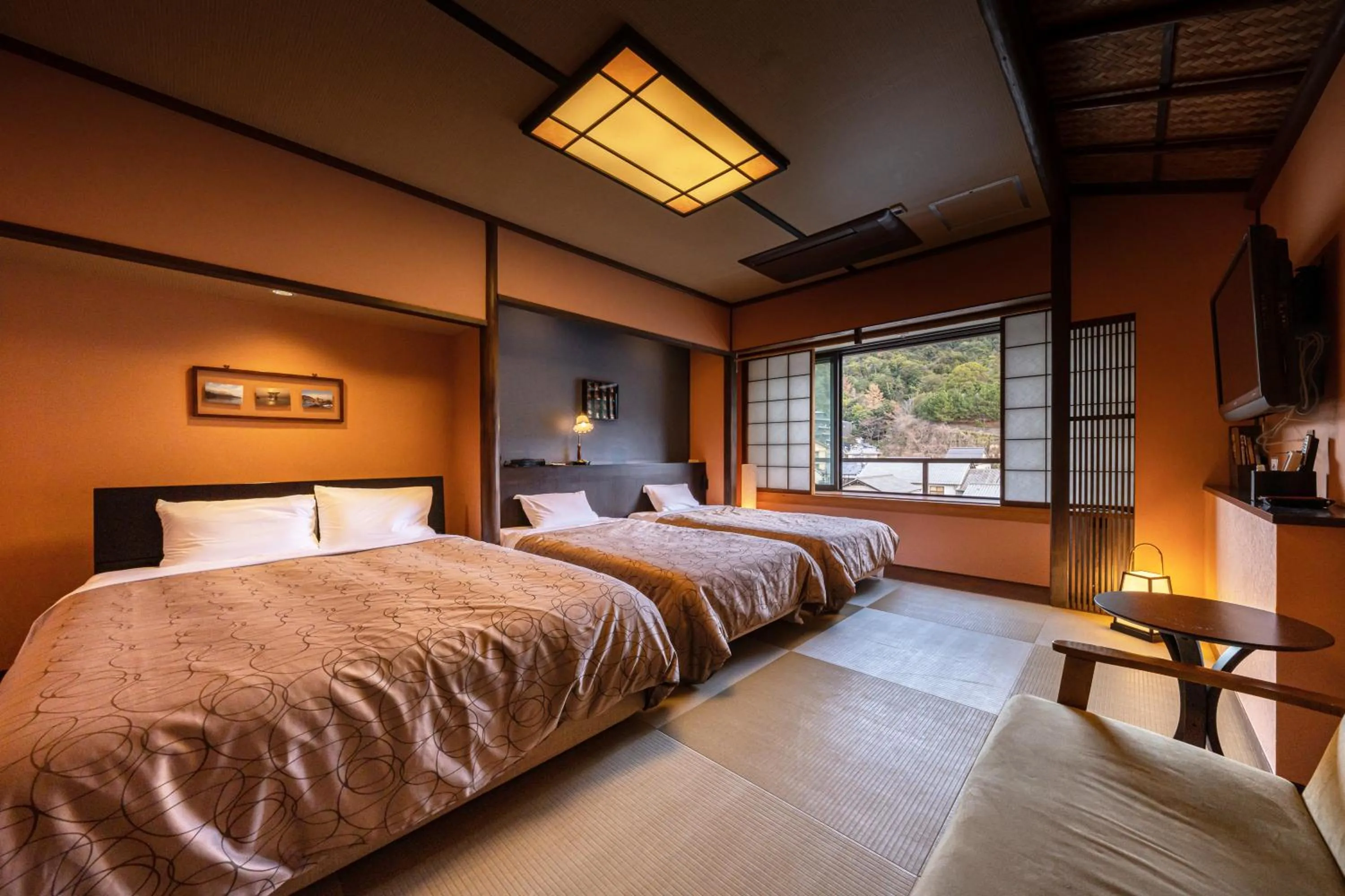 Photo of the whole room, Bed in Kinsuikan