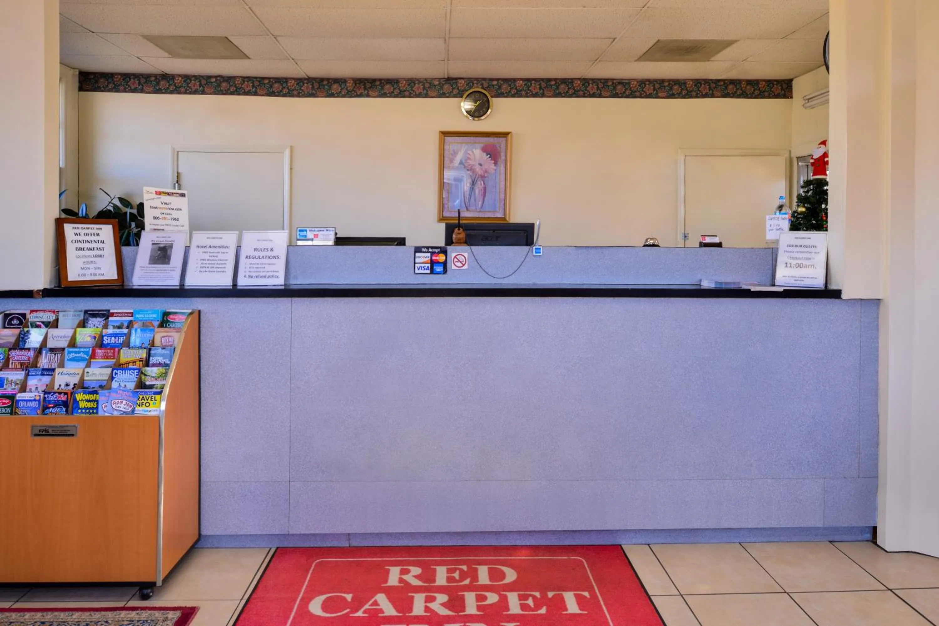 Lobby or reception in Red Carpet Inn Battleboro