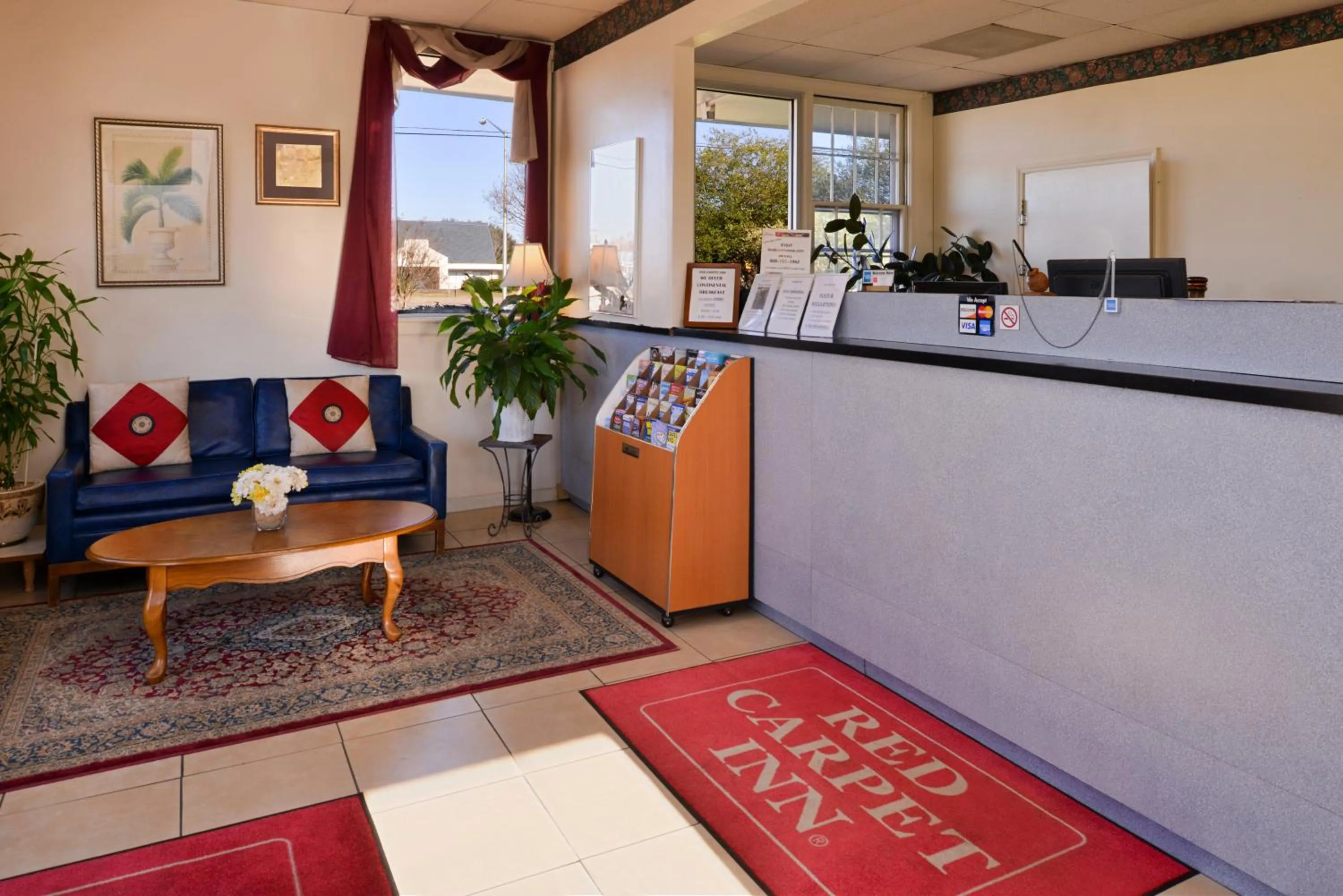 Lobby or reception in Red Carpet Inn Battleboro