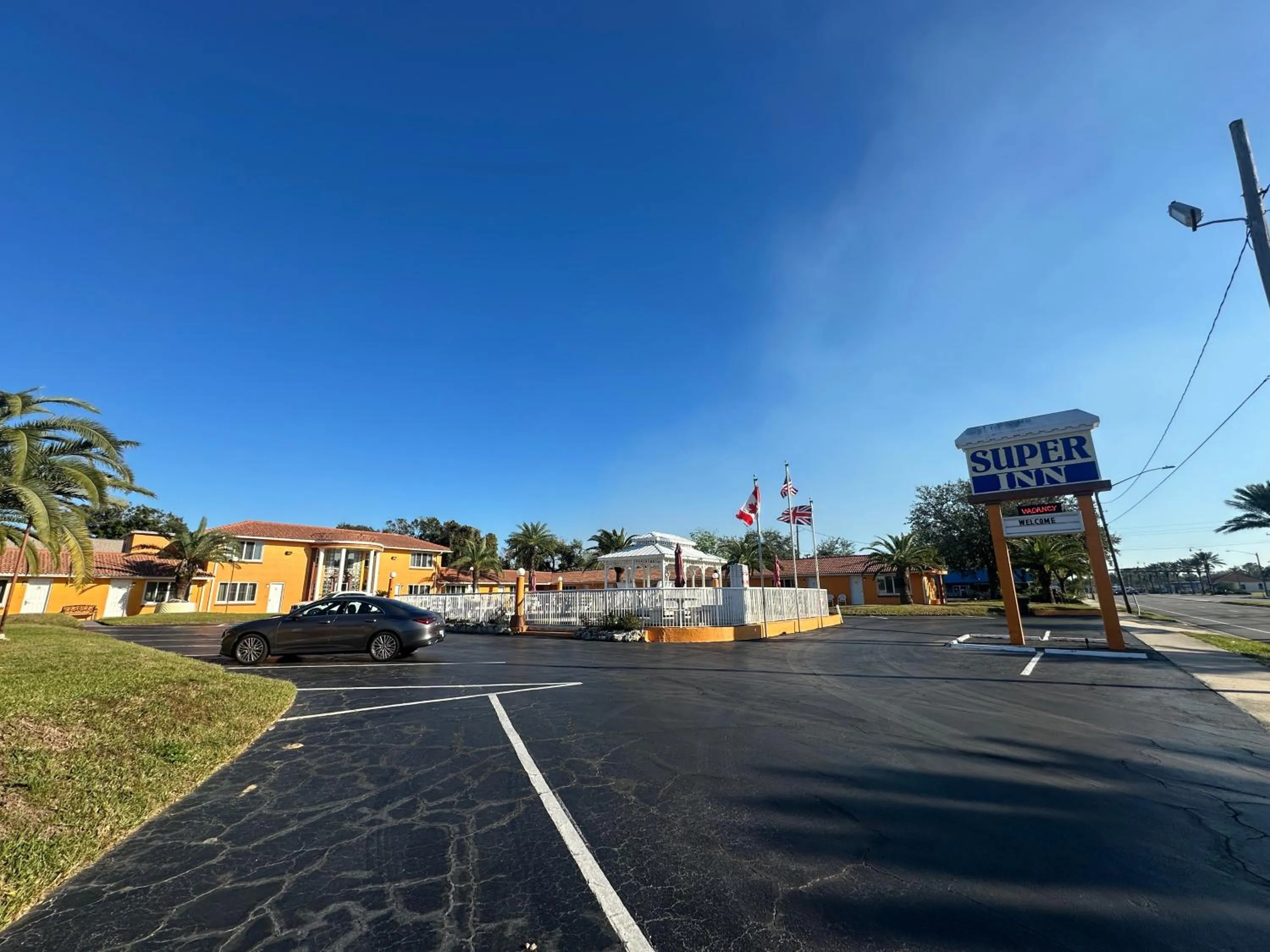 Facade/entrance in Super Inn By Oyo Daytona Beach Near Airport