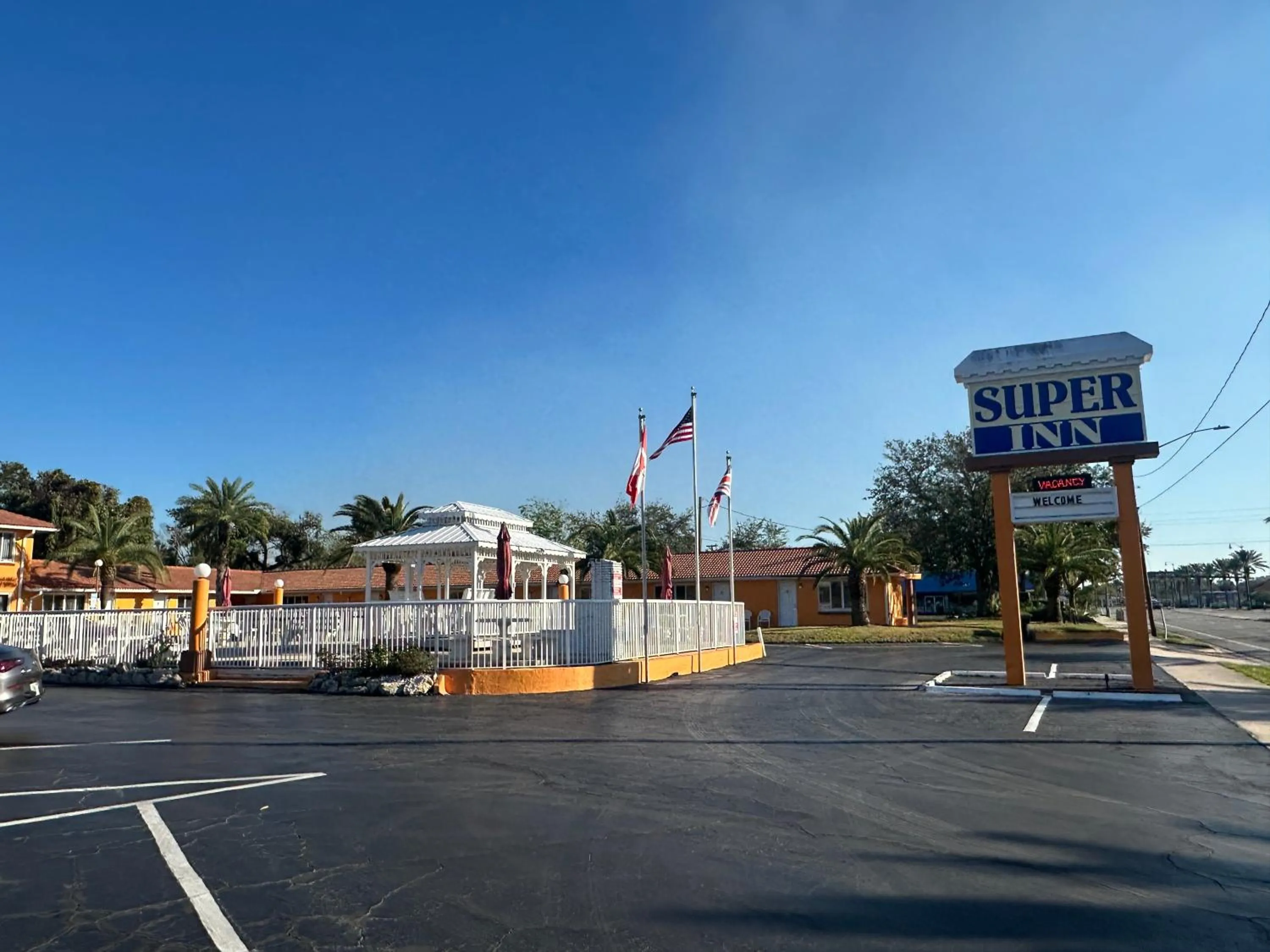 Facade/entrance in Super Inn By Oyo Daytona Beach Near Airport