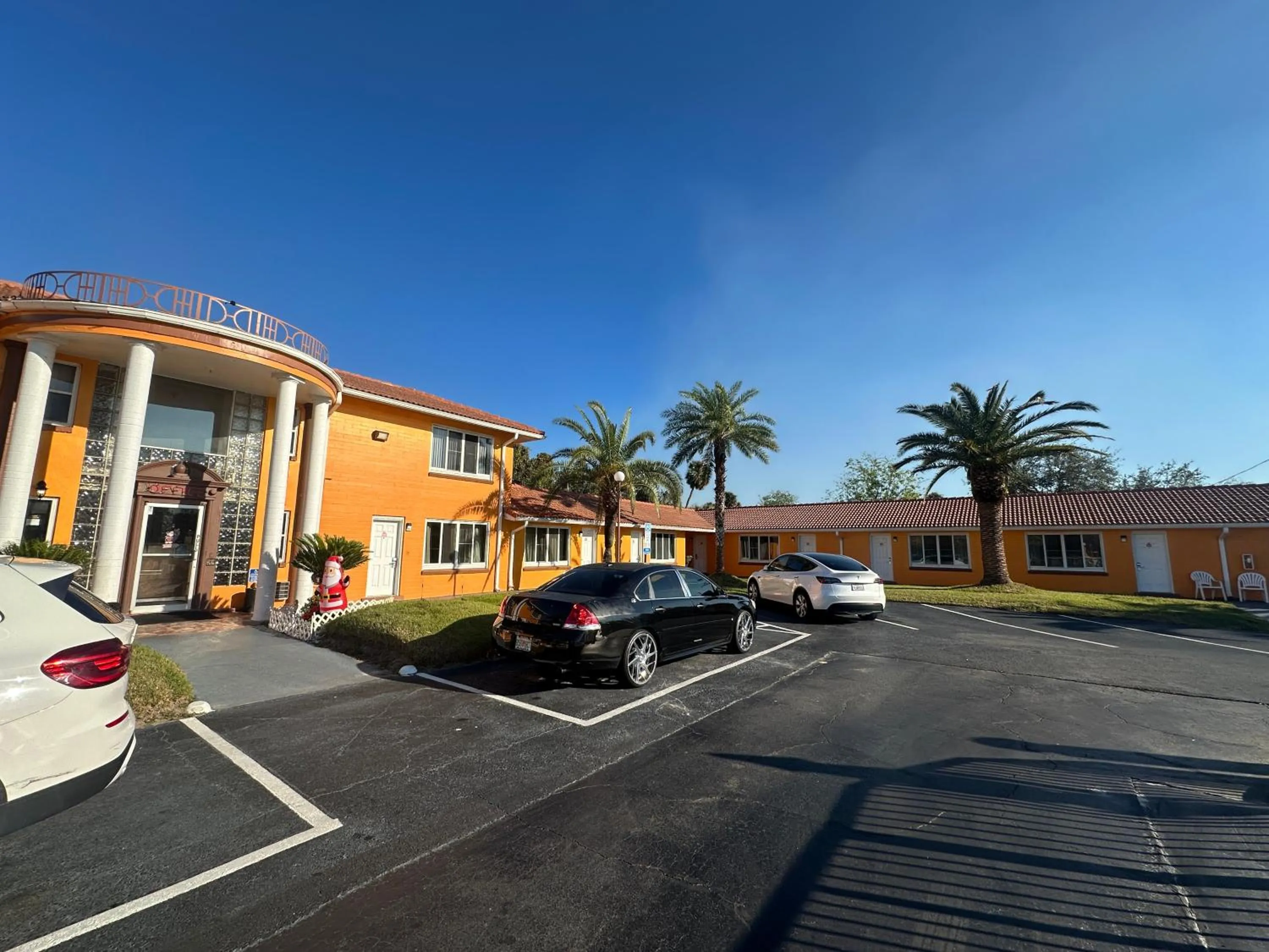 Facade/entrance in Super Inn By Oyo Daytona Beach Near Airport