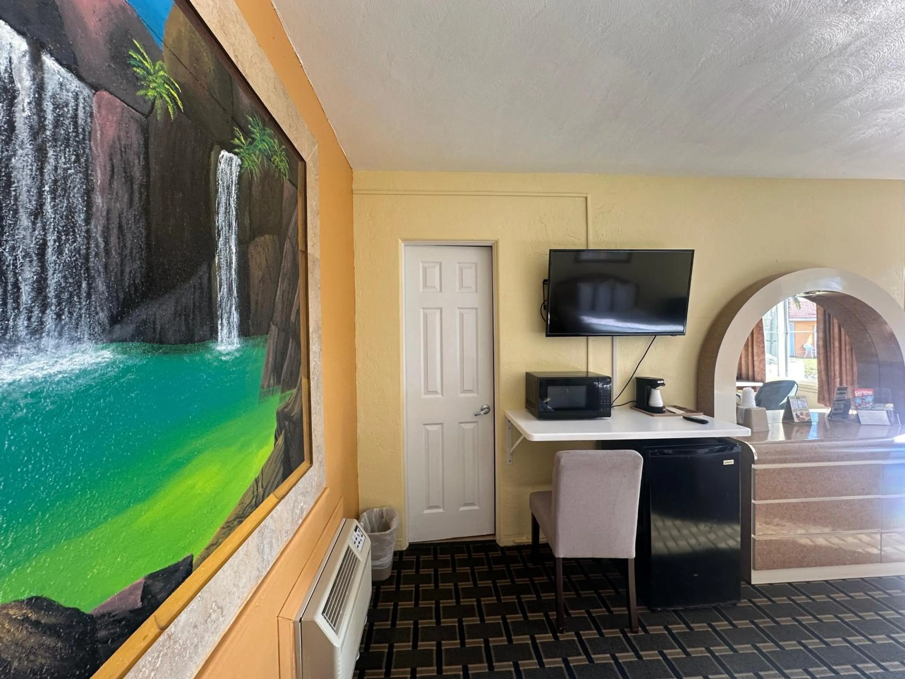 Bedroom in Super Inn By Oyo Daytona Beach Near Airport