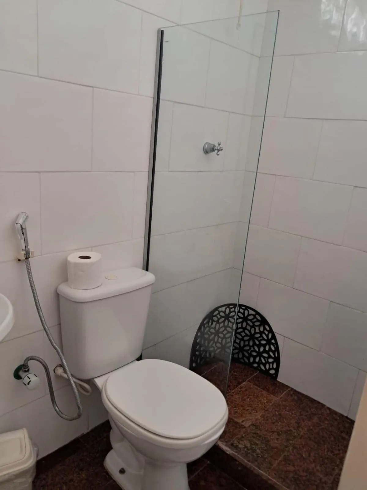 Shower in Hotel Pousada Acácia da Barra