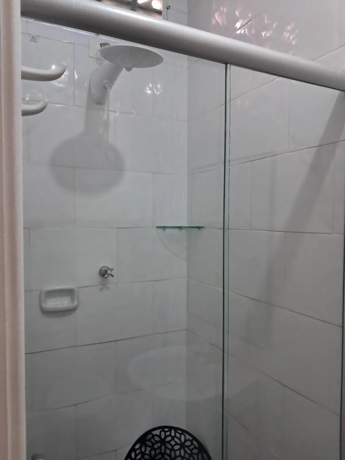 Shower in Hotel Pousada Acácia da Barra