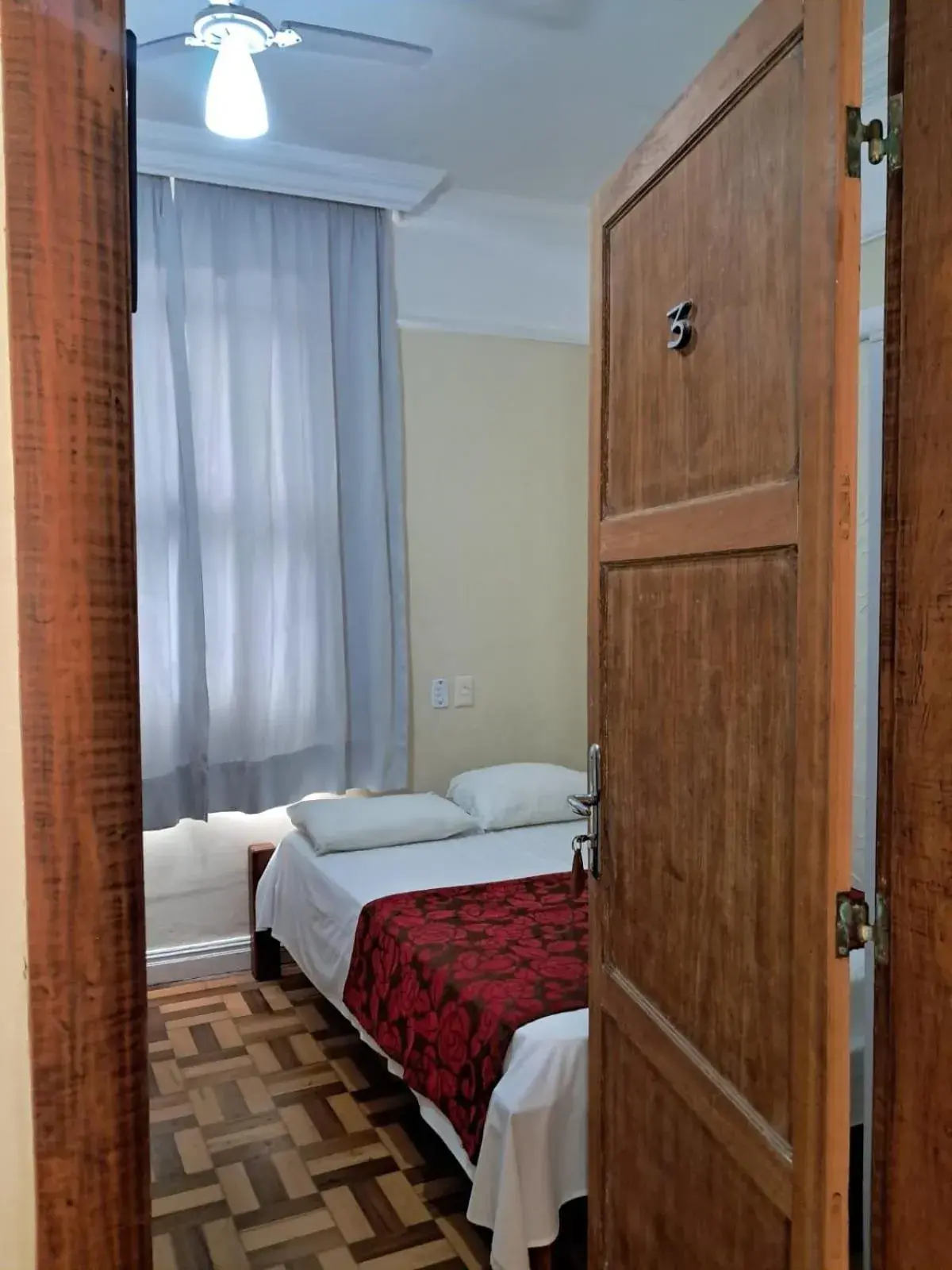 Standard Double Room with Fan in Hotel Pousada Acácia da Barra Standard Double Room with Fan in Hotel Pousada Acácia da Barra