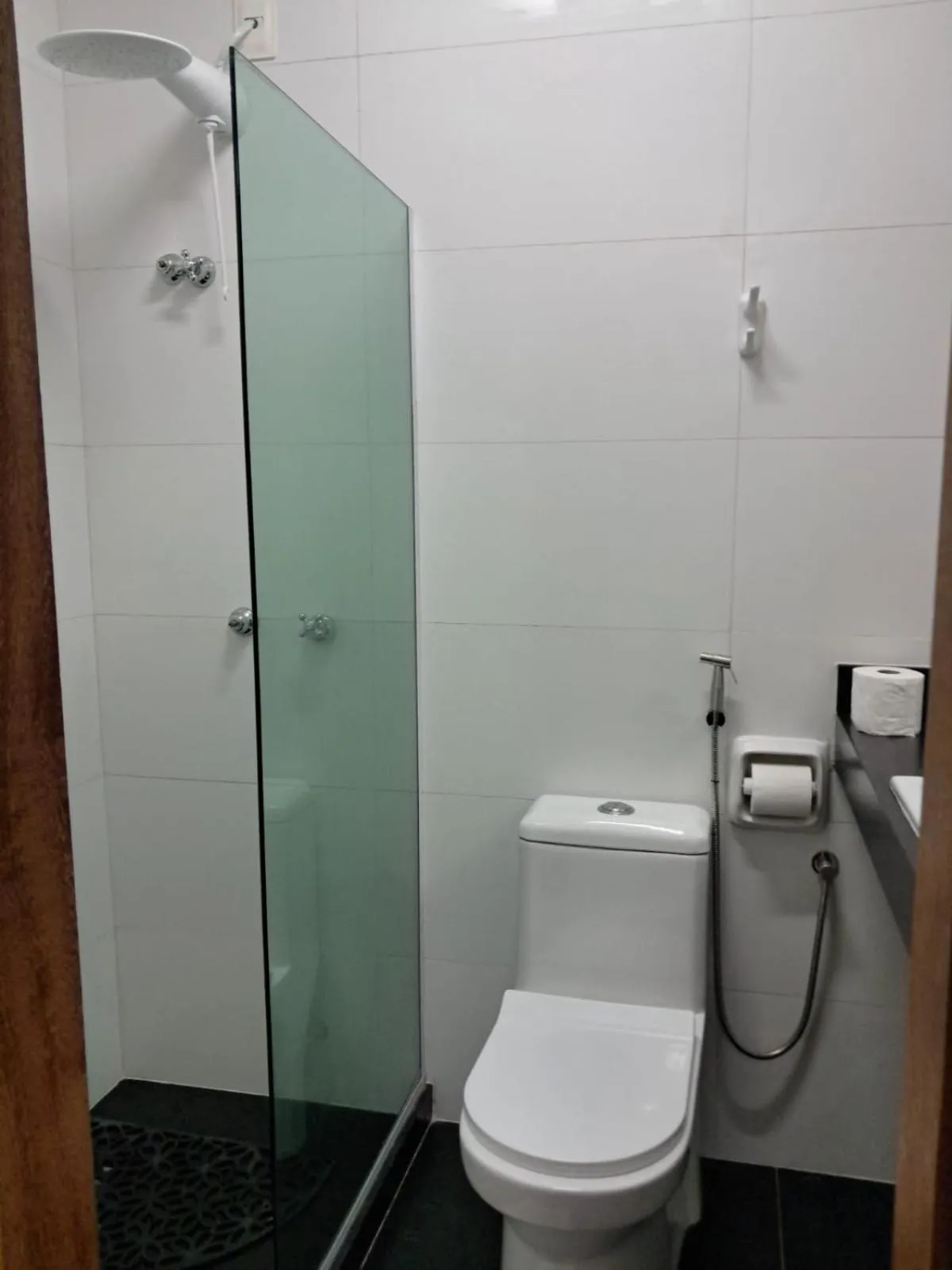 Shower in Hotel Pousada Acácia da Barra