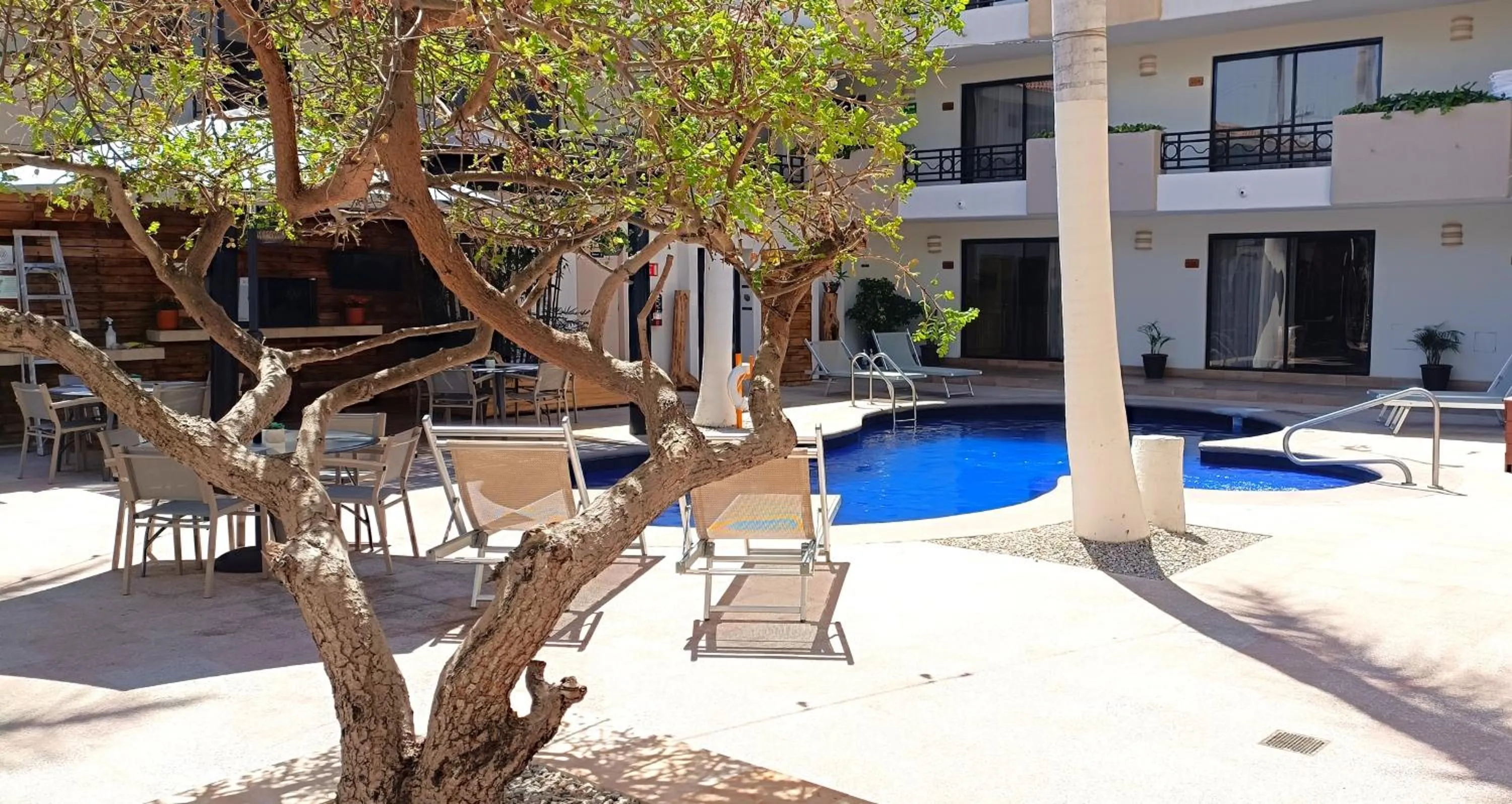 Swimming pool in Hotel Santa Fe Los Cabos by Villa Group