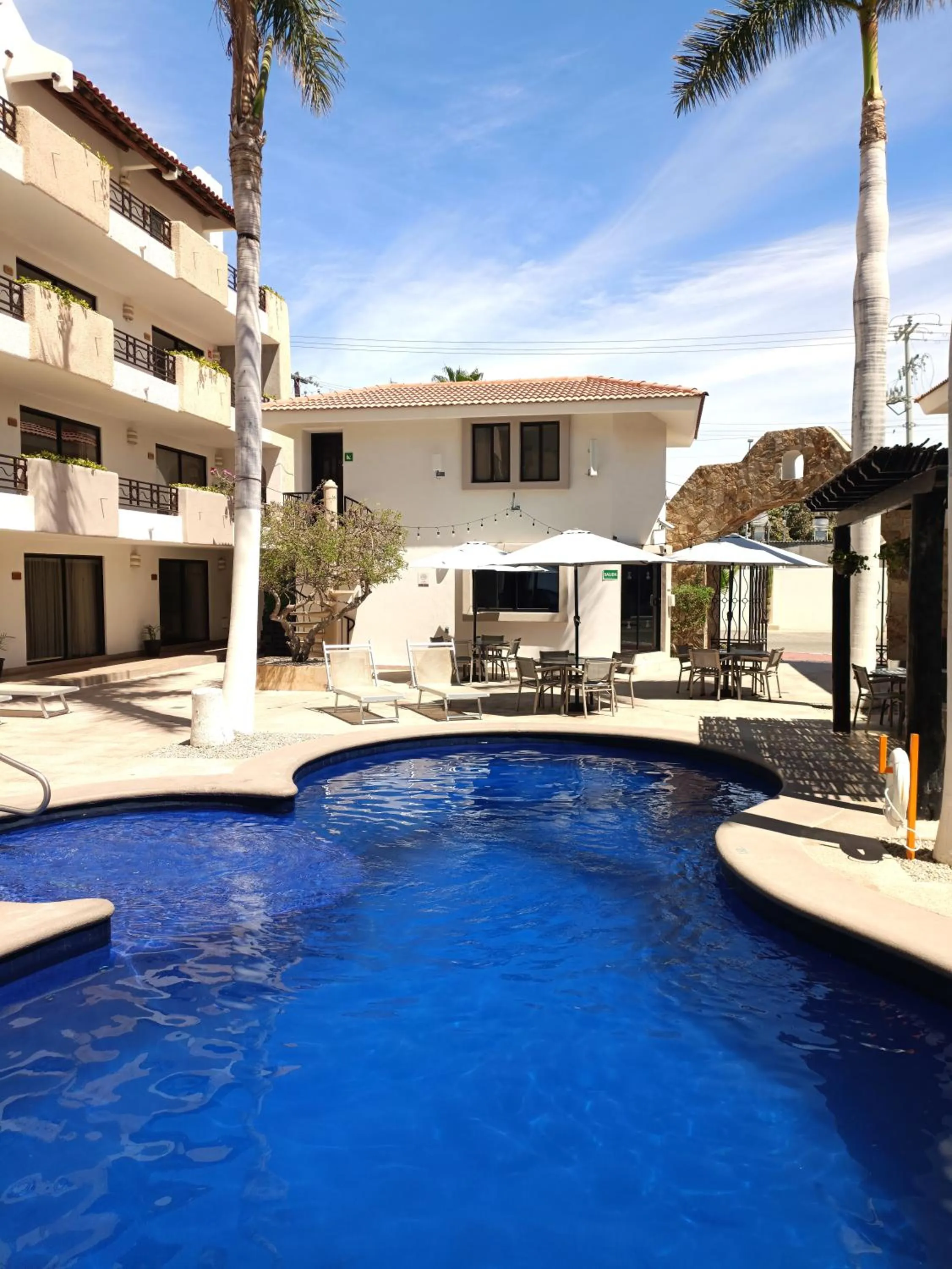 Swimming pool in Hotel Santa Fe Los Cabos by Villa Group