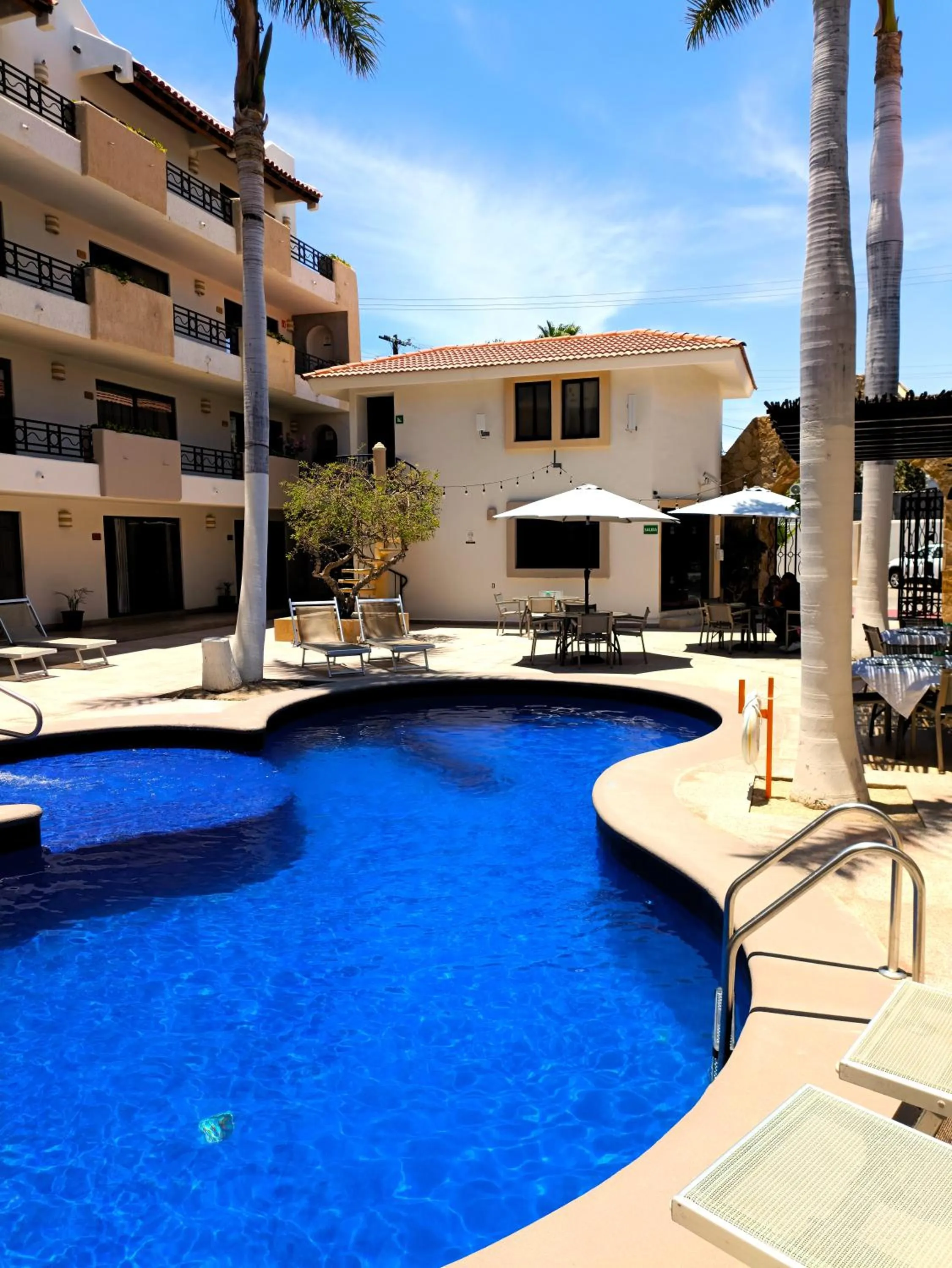 Pool view in Hotel Santa Fe Los Cabos by Villa Group