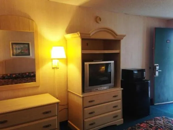 Bed in Royal Inn Columbia/Fort Jackson