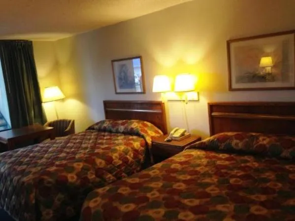 Bed in Royal Inn Columbia/Fort Jackson