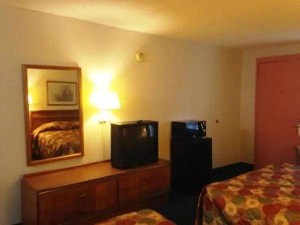 Bed in Royal Inn Columbia/Fort Jackson