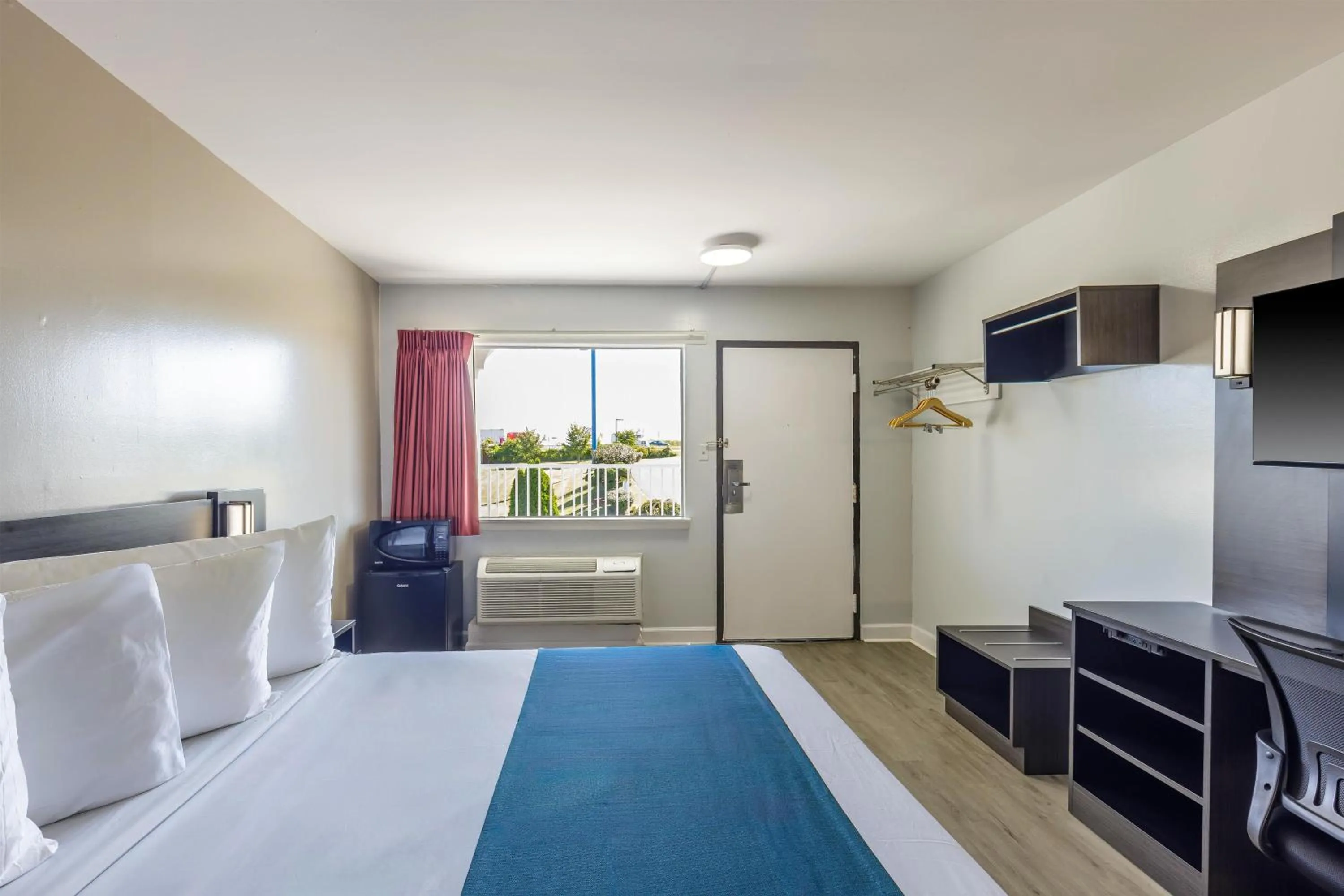 Bedroom, Bed in Motel 6 Culpeper, VA