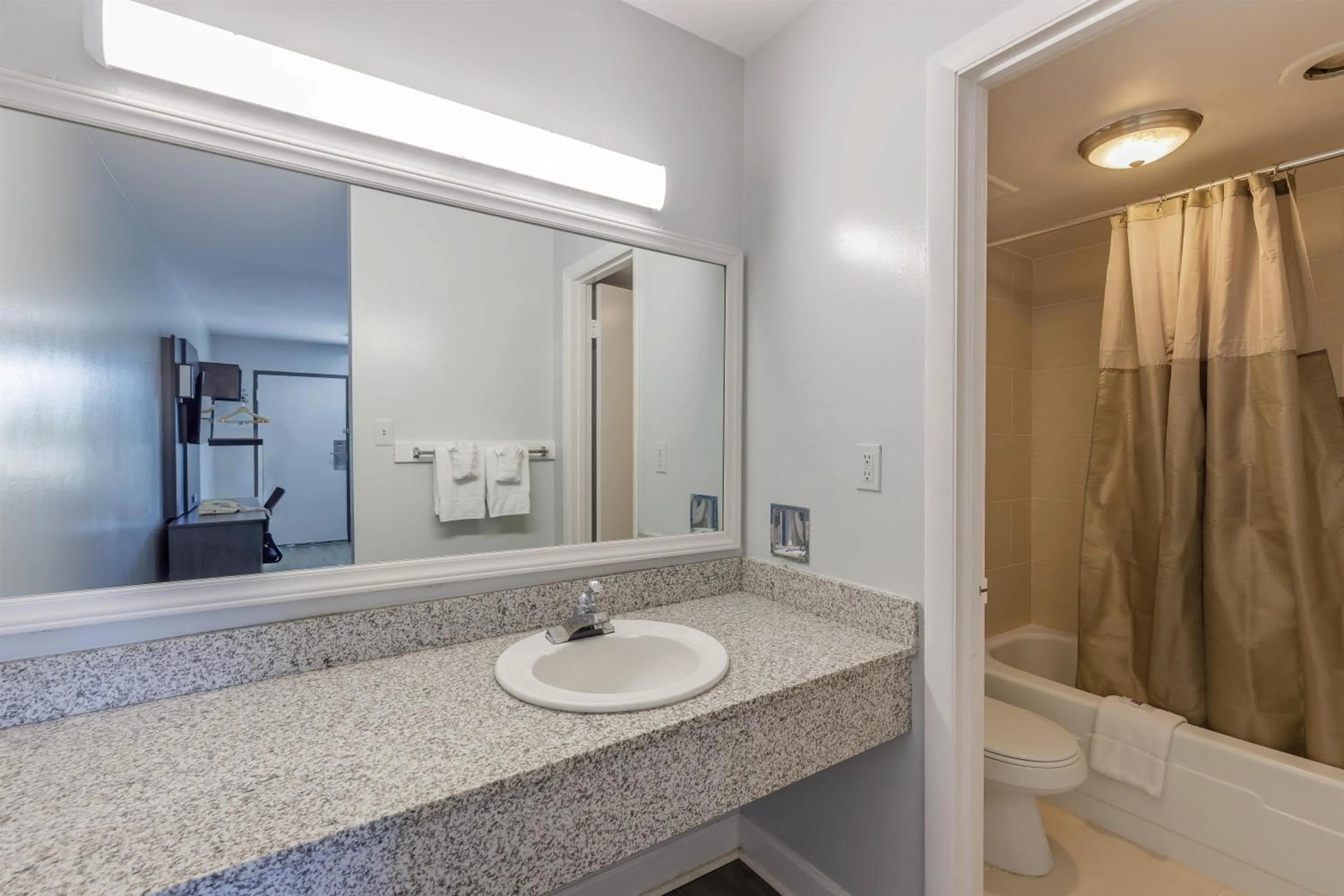 Bathroom in Motel 6 Culpeper, VA