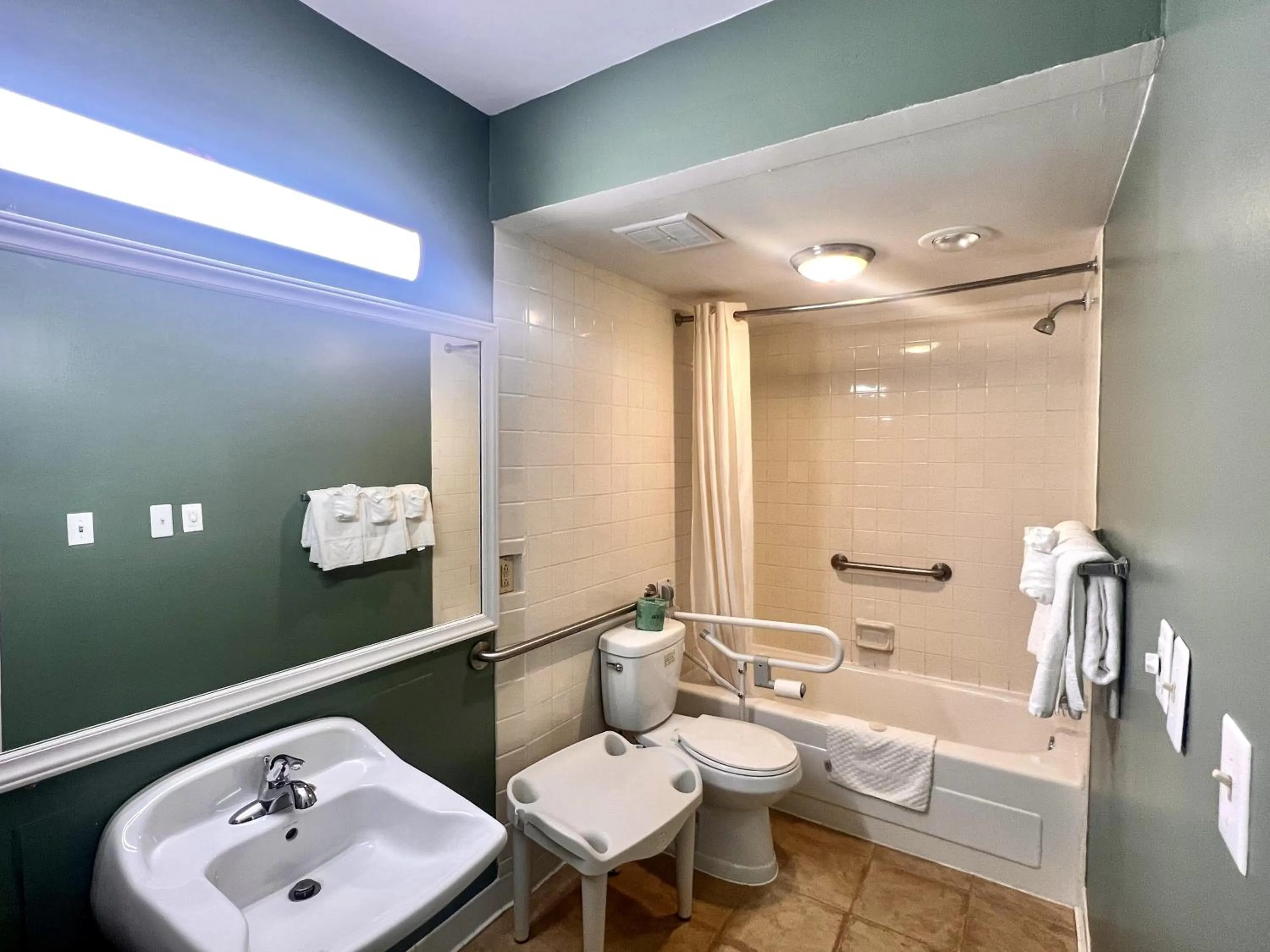 Bathroom in Motel 6 Culpeper, VA