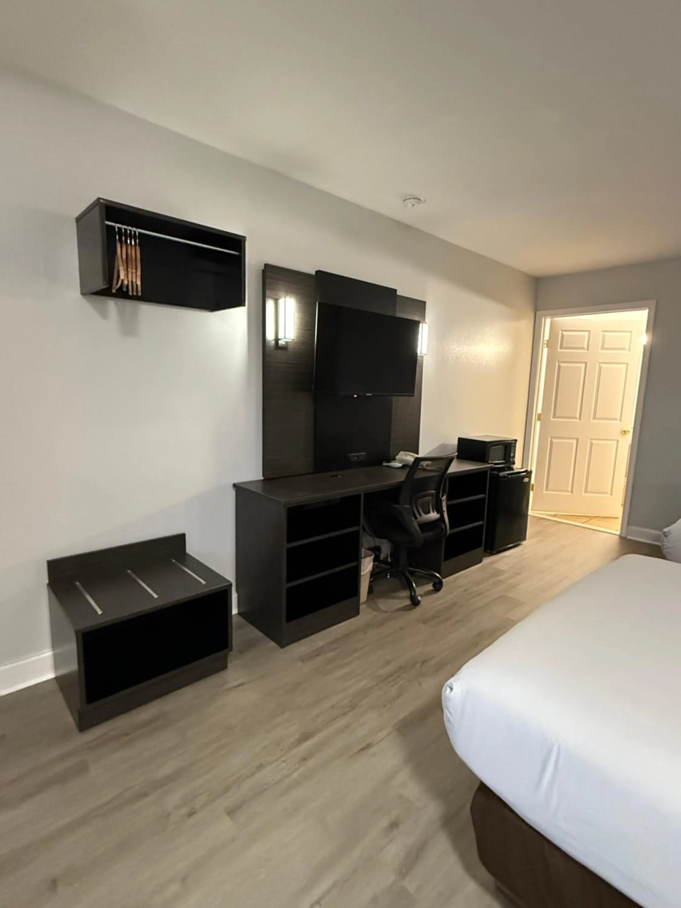 Bedroom, Bed in Motel 6 Culpeper, VA