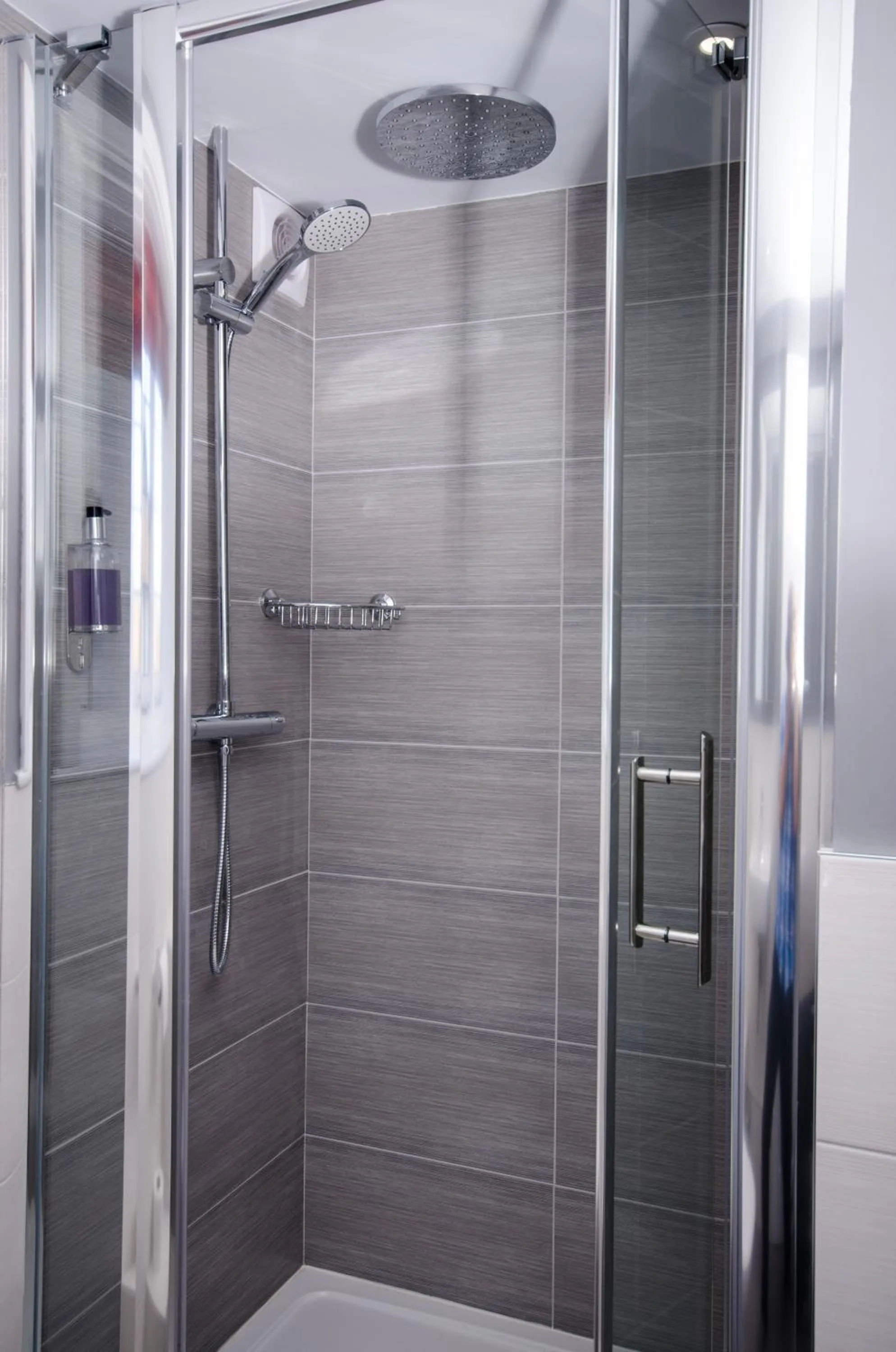 Shower in The Dog At Wingham