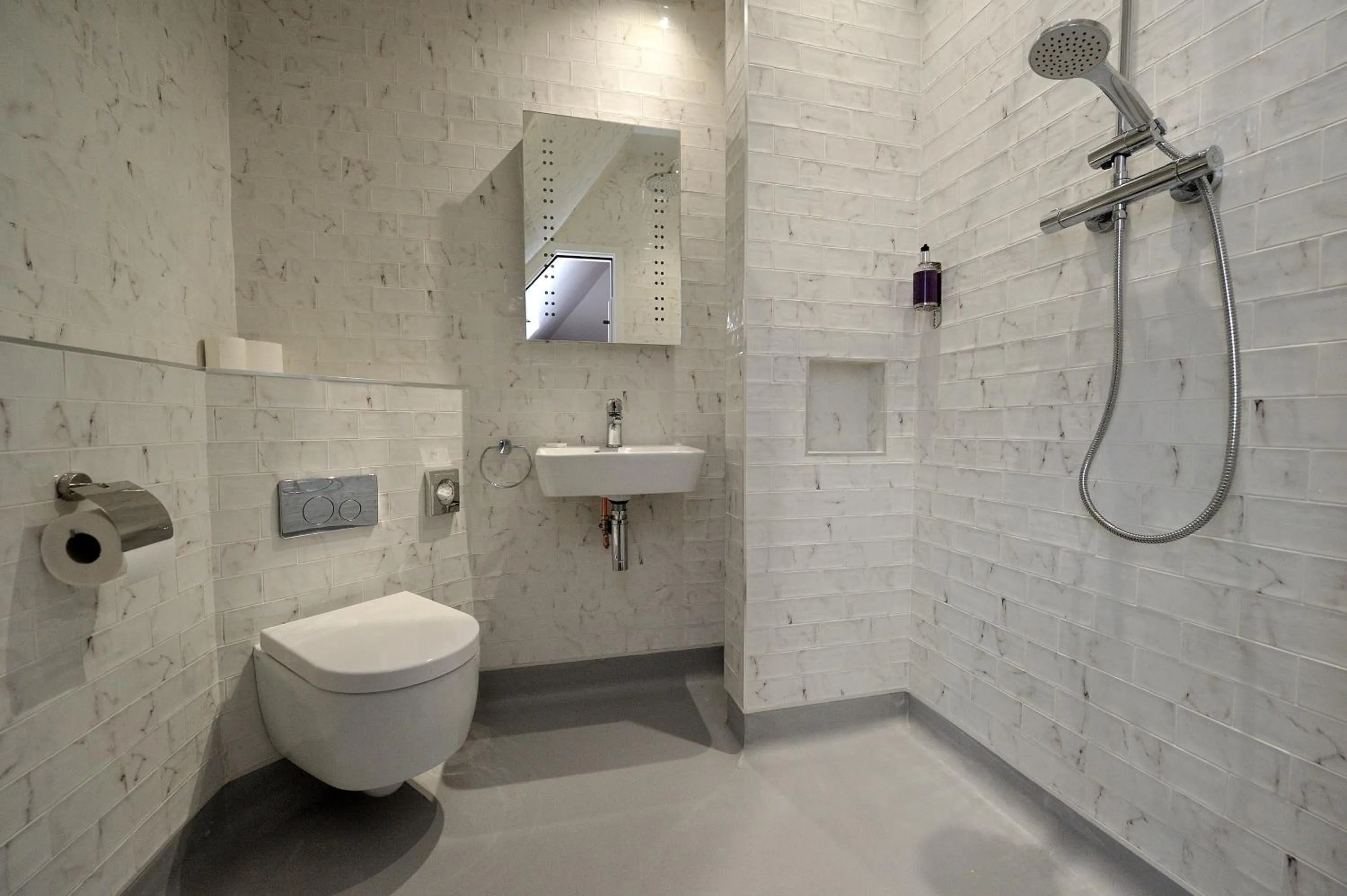 Shower in The Dog At Wingham