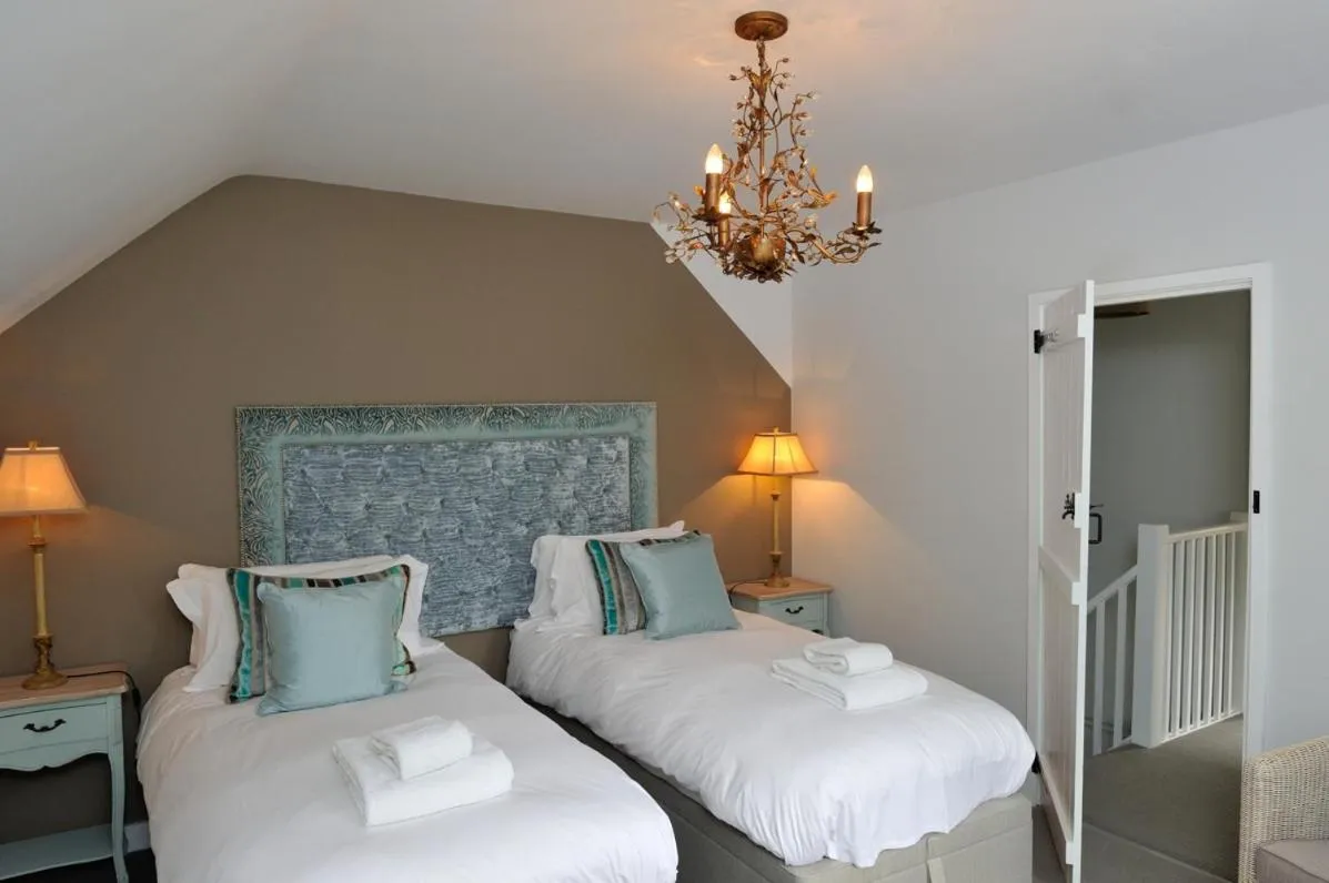 Photo of the whole room, Bed in The Dog At Wingham