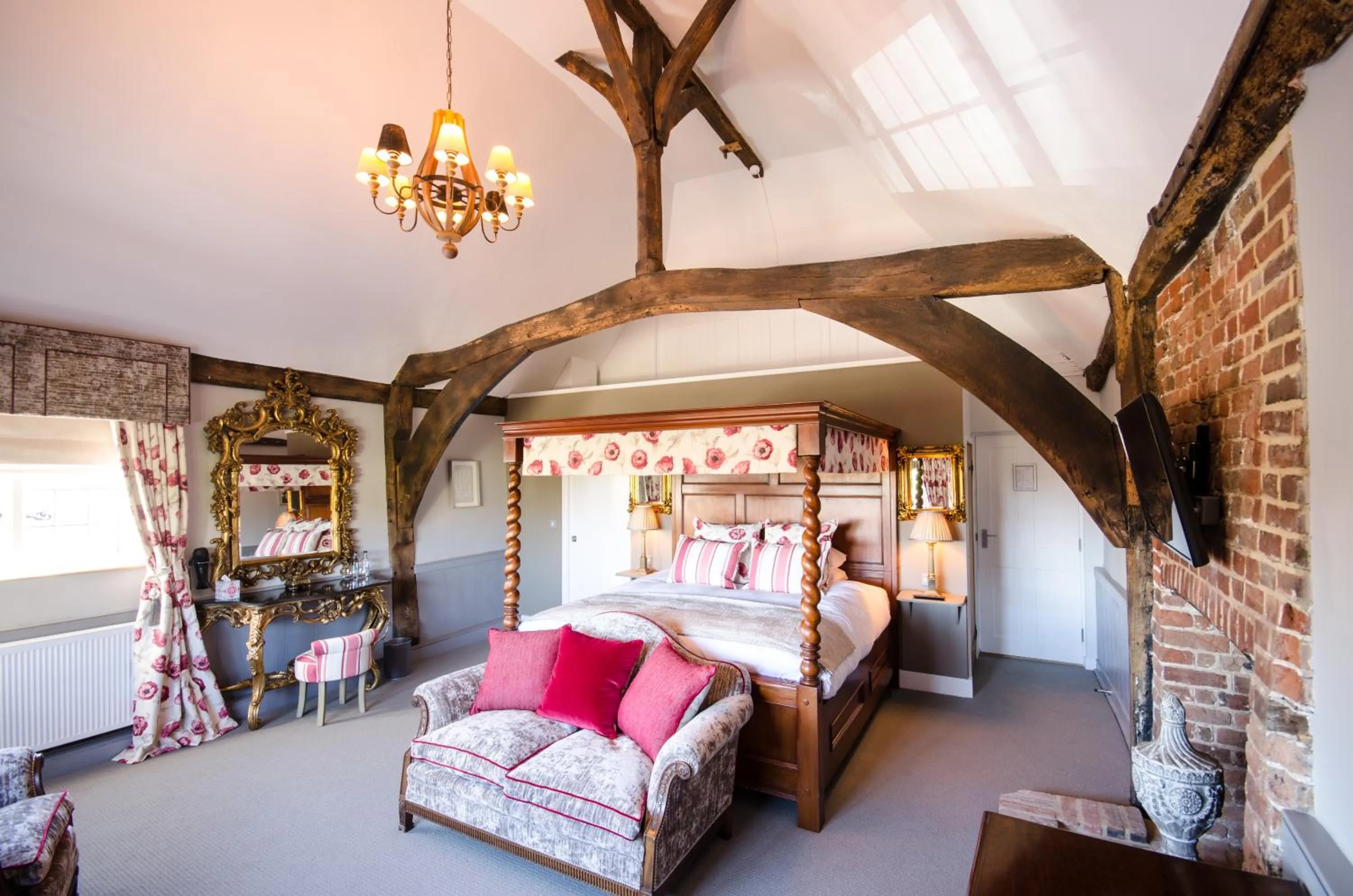 Photo of the whole room, Bed in The Dog At Wingham