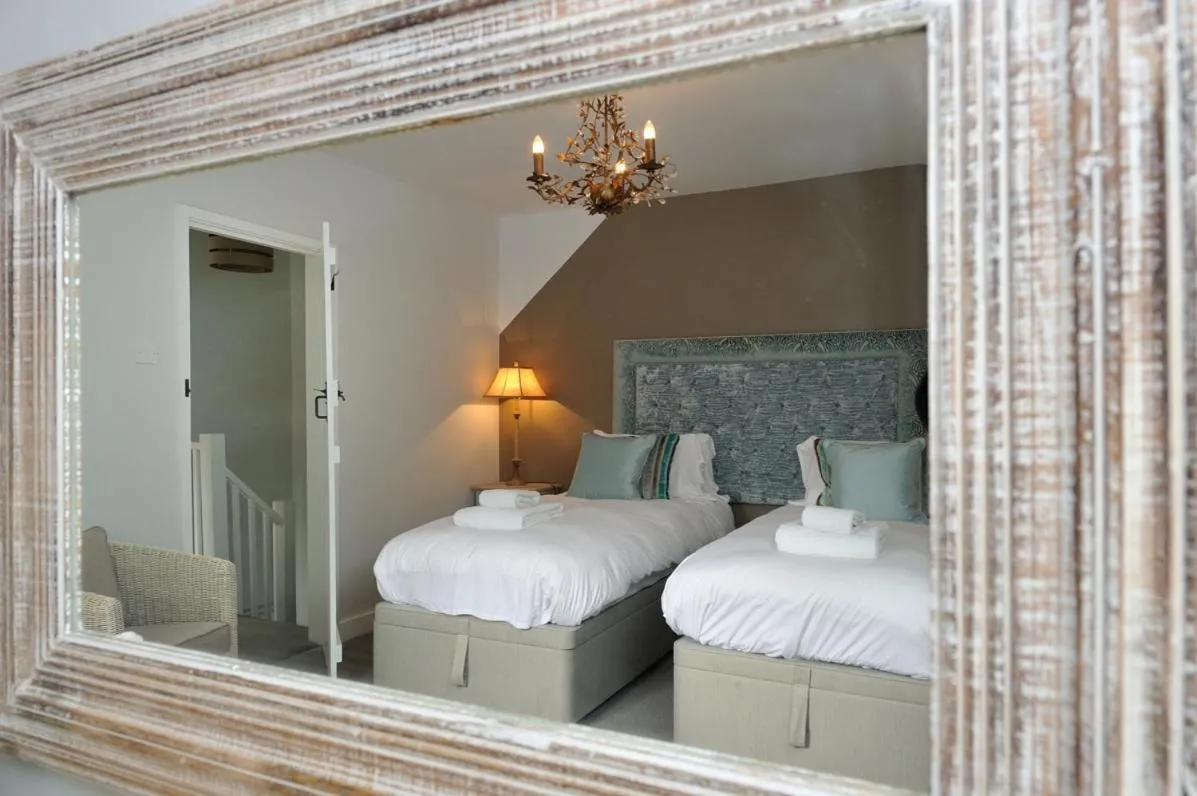 Decorative detail, Bed in The Dog At Wingham