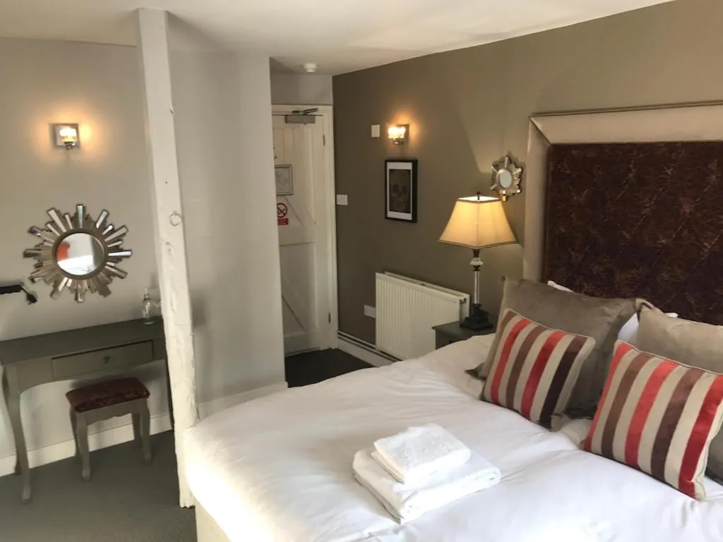 Photo of the whole room, Bed in The Dog At Wingham