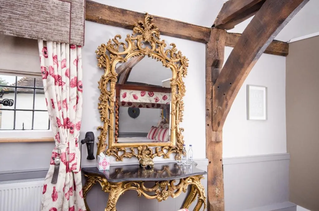 Decorative detail in The Dog At Wingham