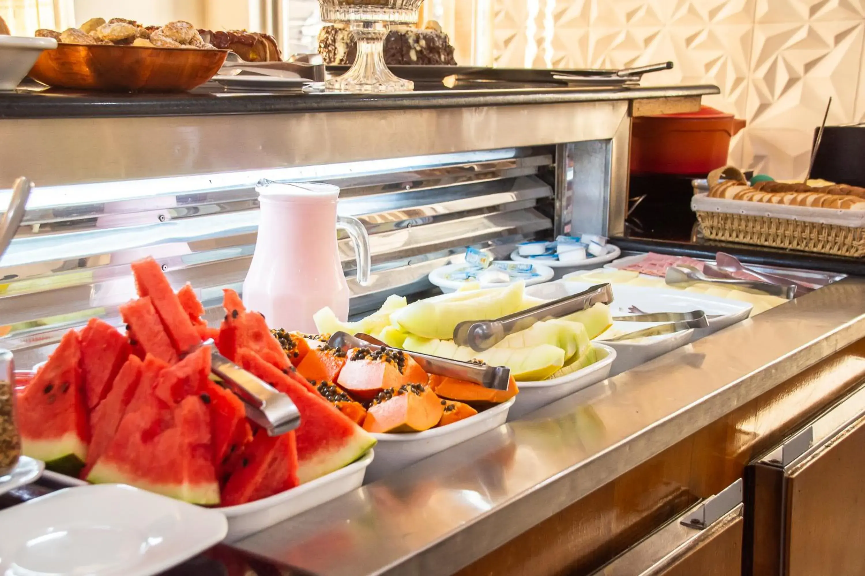 Breakfast in Fenix Hotel Pouso Alegre Breakfast in Fenix Hotel Pouso Alegre