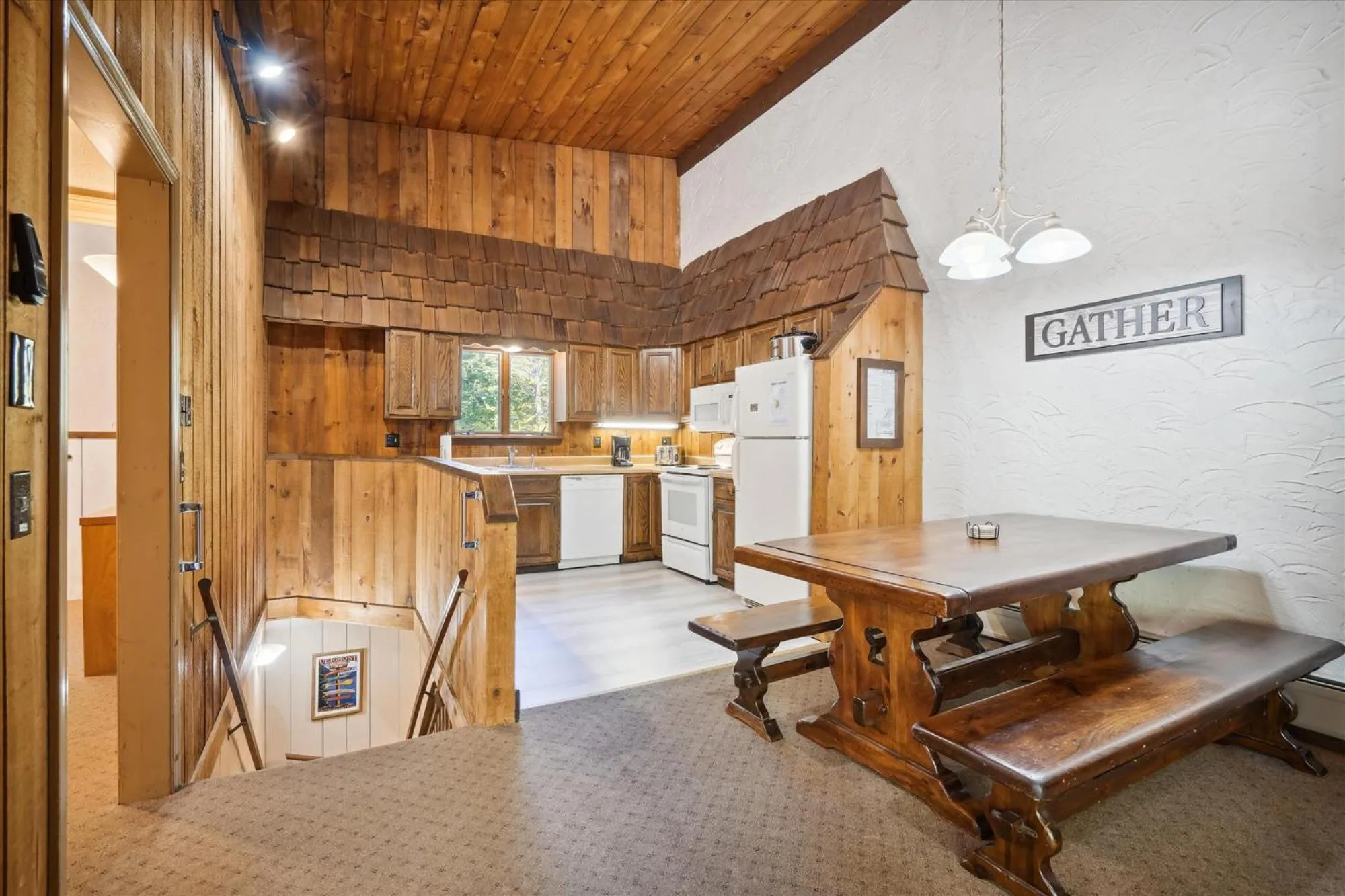 Kitchen or kitchenette in 4-Bedroom Townhouse with Sauna Snow Flake